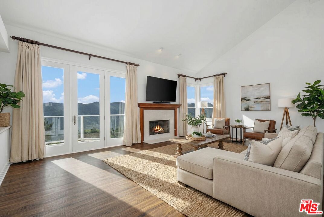 Pacific Palisades, California, 90272, United States, 2 Bedrooms Bedrooms, ,2 BathroomsBathrooms,Residential,For Sale,1991274