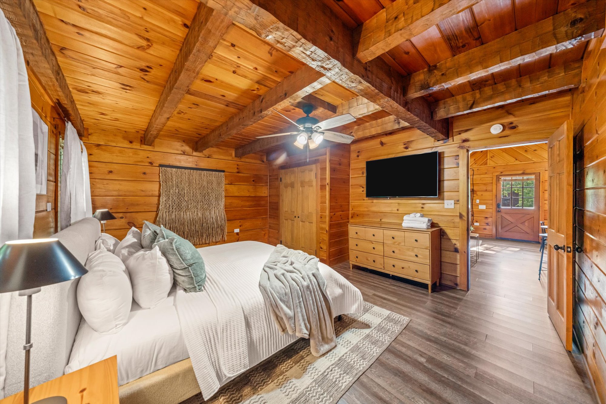 Sevierville, Tennessee, 37876, United States, 2 Bedrooms Bedrooms, ,3 BathroomsBathrooms,Residential,For Sale,1981706