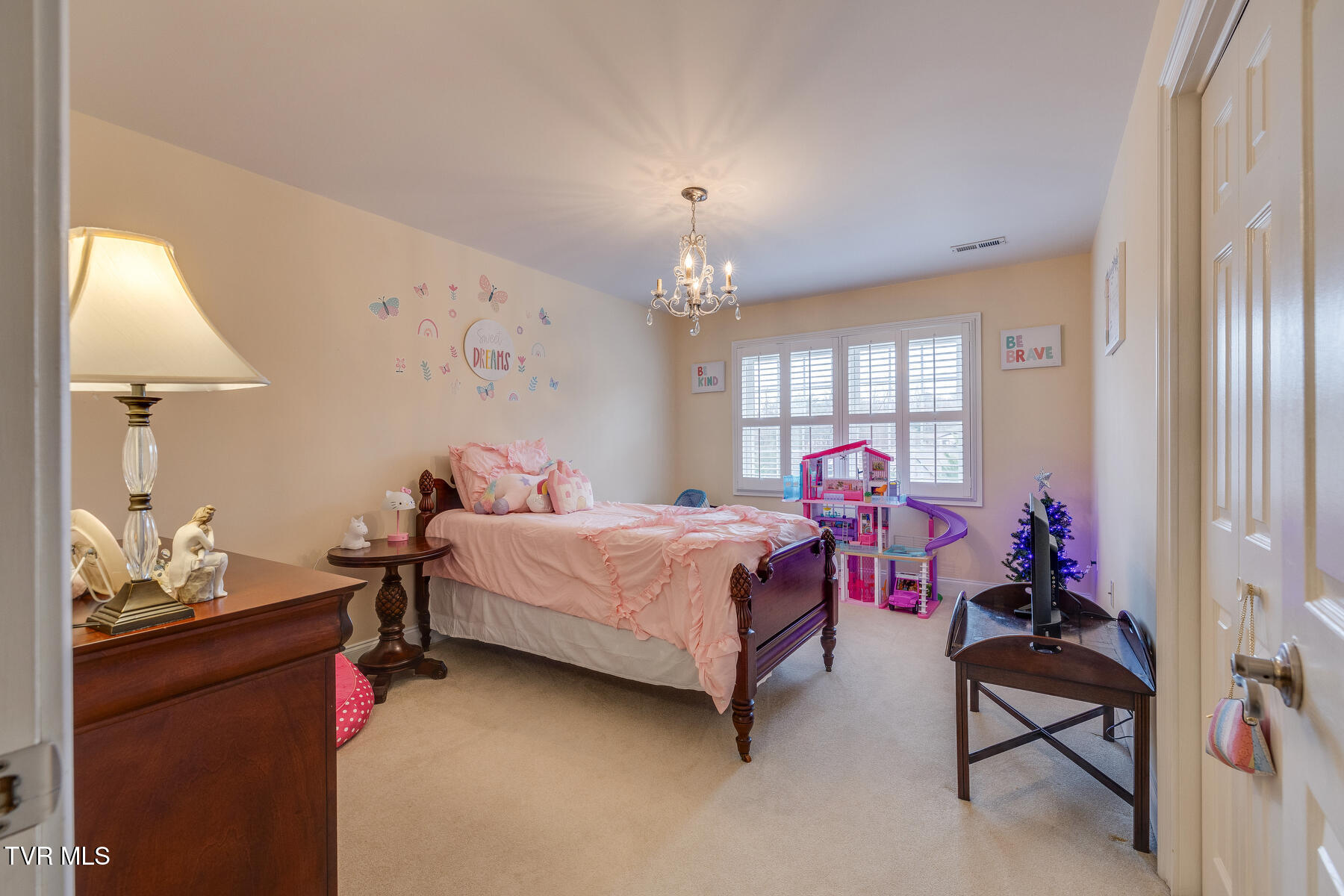 Kingsport, Tennessee, 37664, United States, 5 Bedrooms Bedrooms, ,5 BathroomsBathrooms,Residential,For Sale,1931023