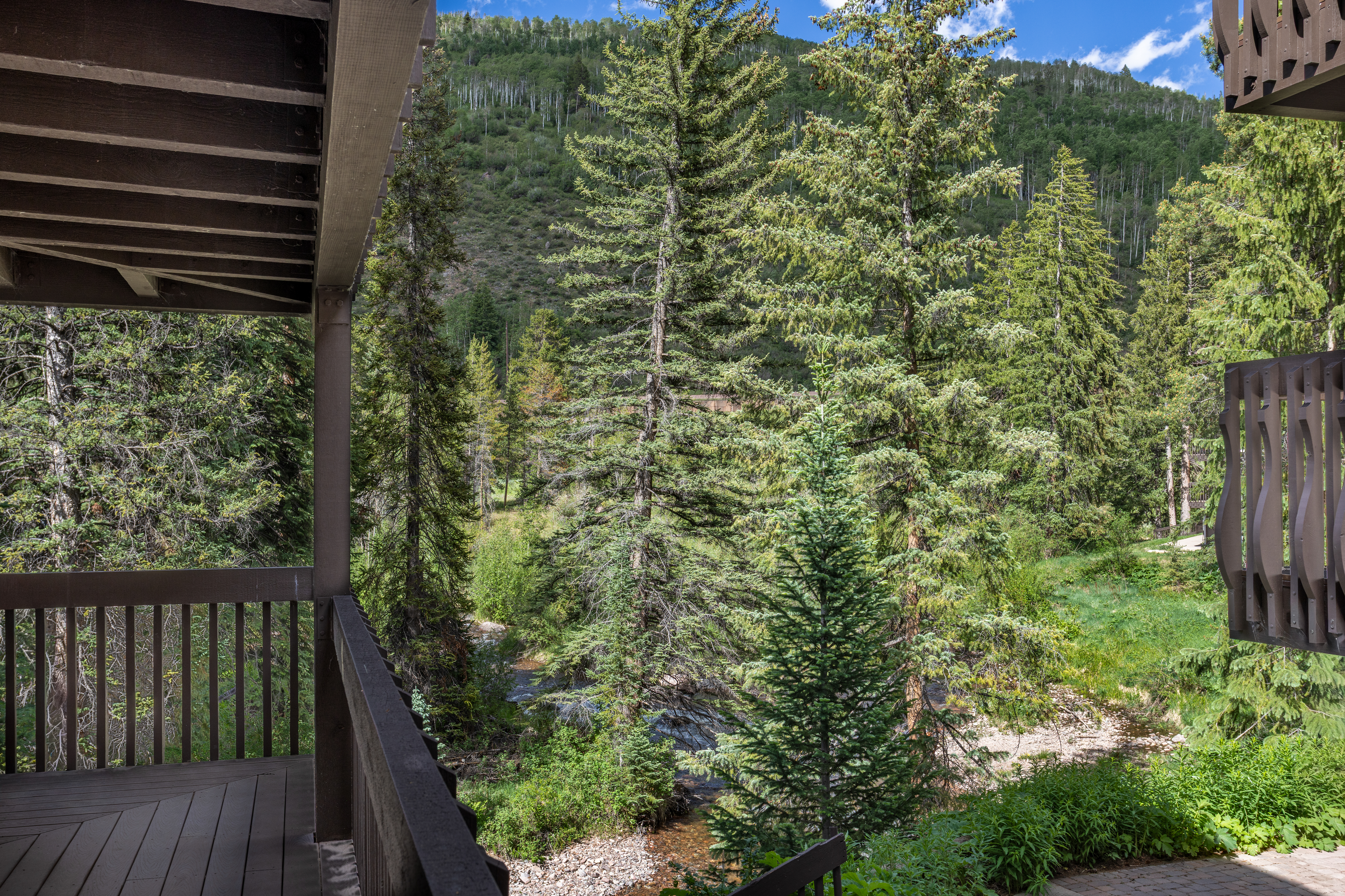  Located a Sweeping Bend of Gore Creek with Resort-Style Amenities - 物件實景