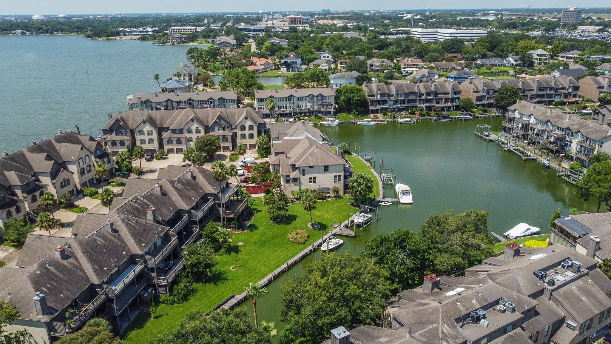 Houston, Texas, 77058, United States, 3 Bedrooms Bedrooms, ,4 BathroomsBathrooms,Residential,For Sale,1924880