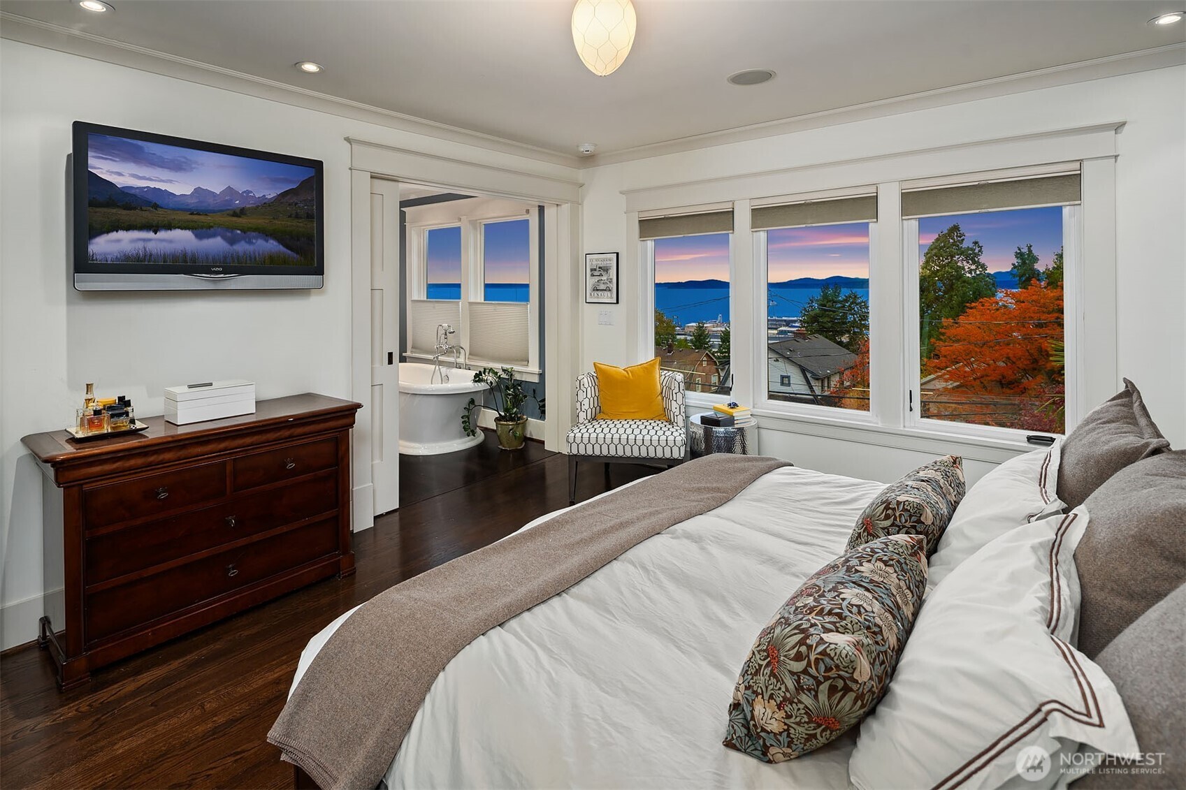 Seattle, Washington, 98119, United States, 4 Bedrooms Bedrooms, ,3 BathroomsBathrooms,Residential,For Sale,1989541