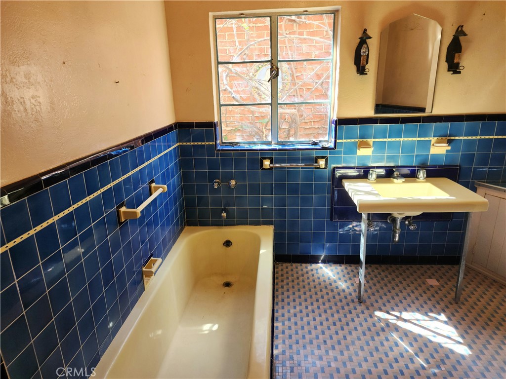 Riverside, California, 92501, United States, 4 Bedrooms Bedrooms, ,2 BathroomsBathrooms,Residential,For Sale,1966223