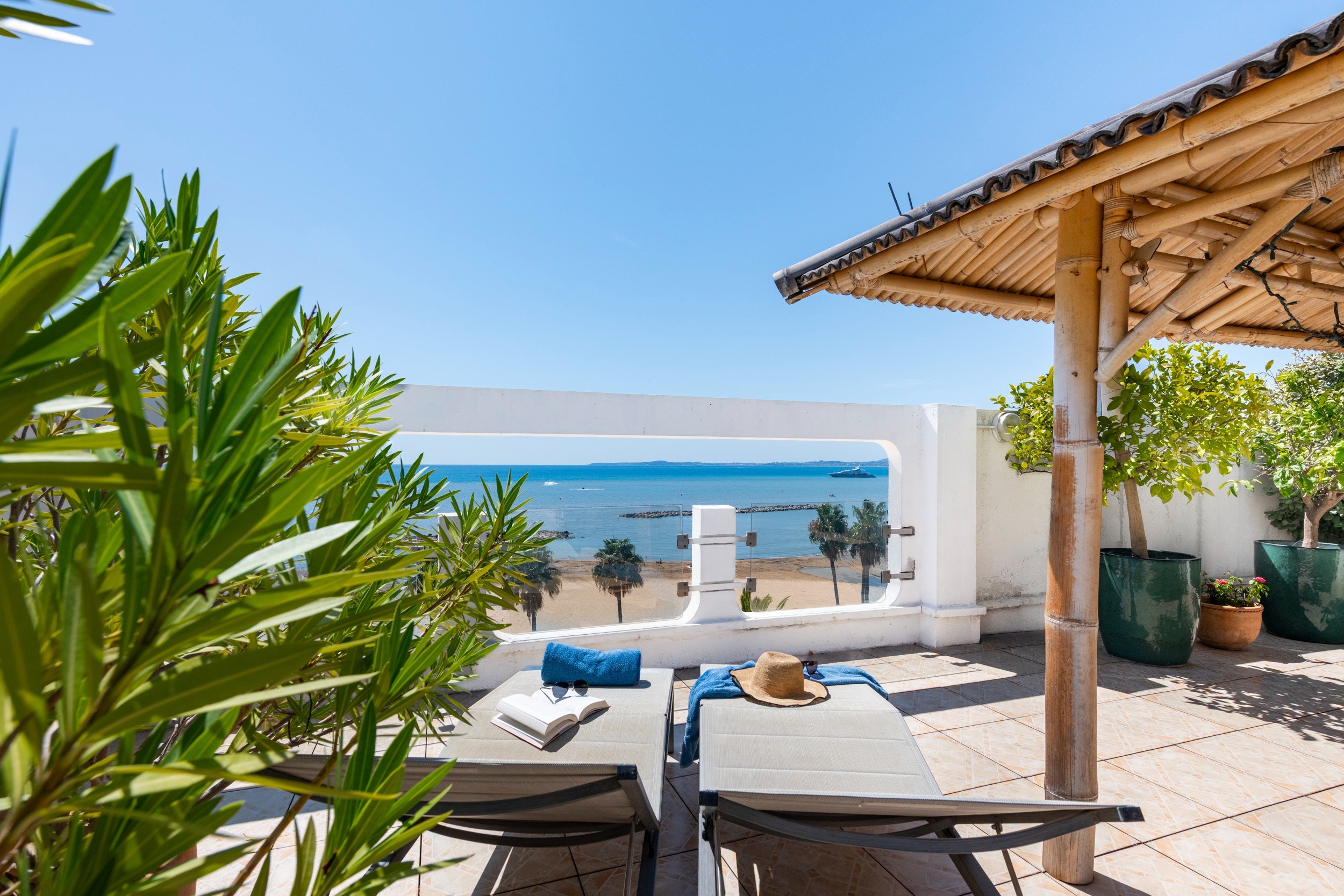  Saint Laurent du Var, 88 sqm two bedroom penthouse with 115 sqm of terraces and… - 物件實景