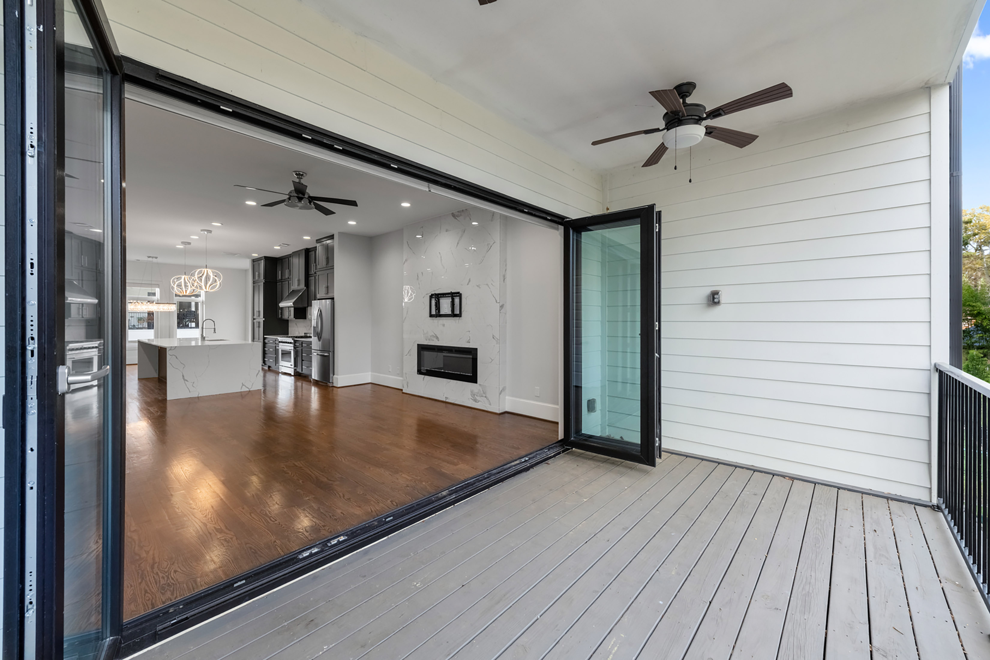  Stunning Four Level Move-in Ready Townhome - 物件實景