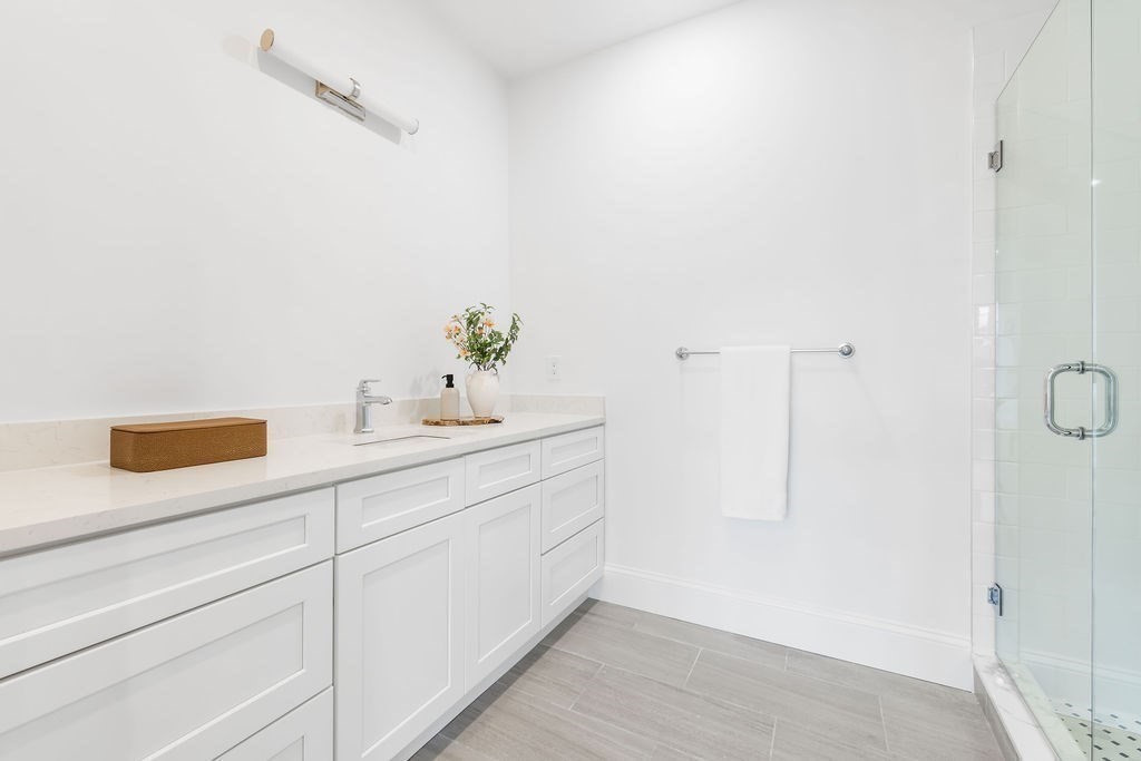 Marlborough, Massachusetts, 01752, United States, 2 Bedrooms Bedrooms, ,2 BathroomsBathrooms,Residential,For Sale,1988023