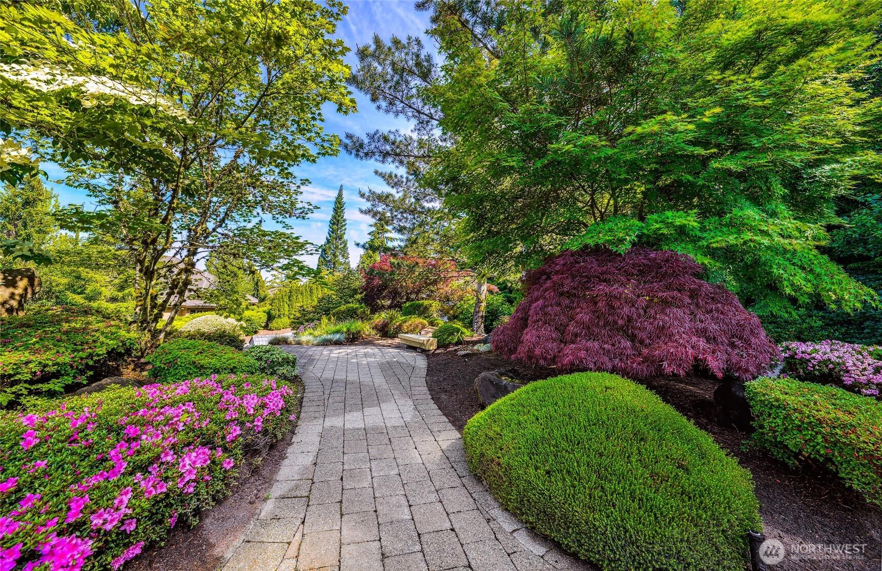 BELLEVUE, Washington, 98006, United States, 4 Bedrooms Bedrooms, ,6 BathroomsBathrooms,Residential,For Sale,1876137
