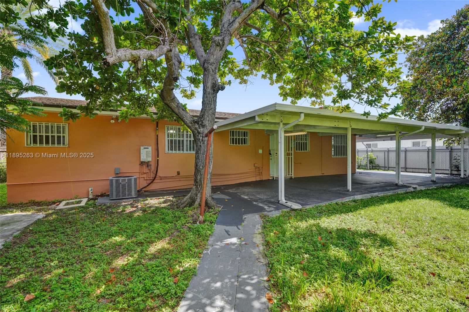 Miami, Florida, 33189, United States, 4 Bedrooms Bedrooms, ,2 BathroomsBathrooms,Residential,For Sale,1965129