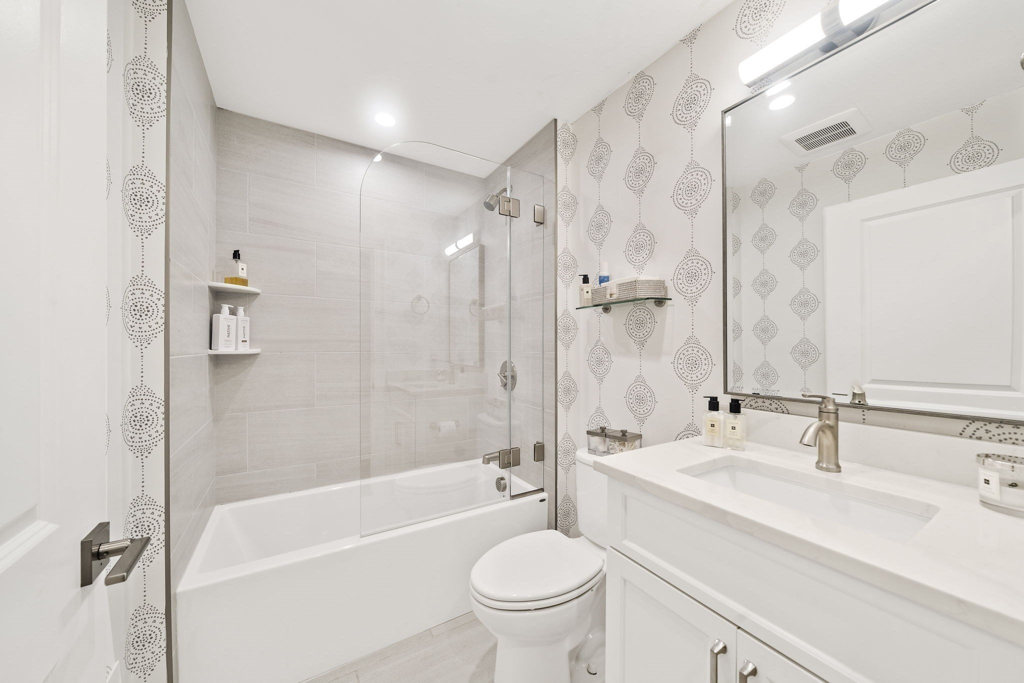 Wakefield, Massachusetts, 01880, United States, 3 Bedrooms Bedrooms, ,2 BathroomsBathrooms,Residential,For Sale,1982541