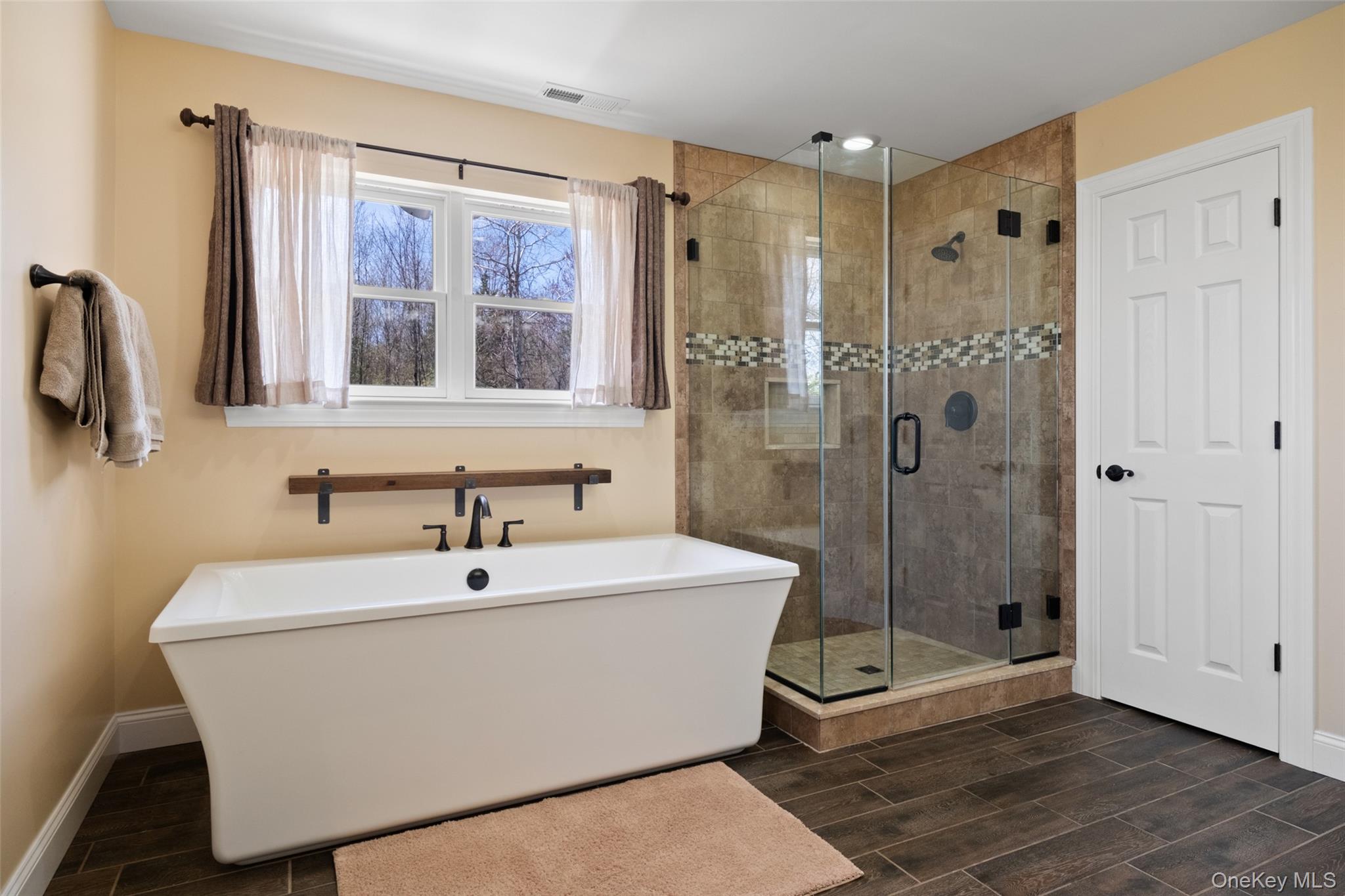 Poughkeepsie, New York, 12603, United States, 4 Bedrooms Bedrooms, ,5 BathroomsBathrooms,Residential,For Sale,1916939