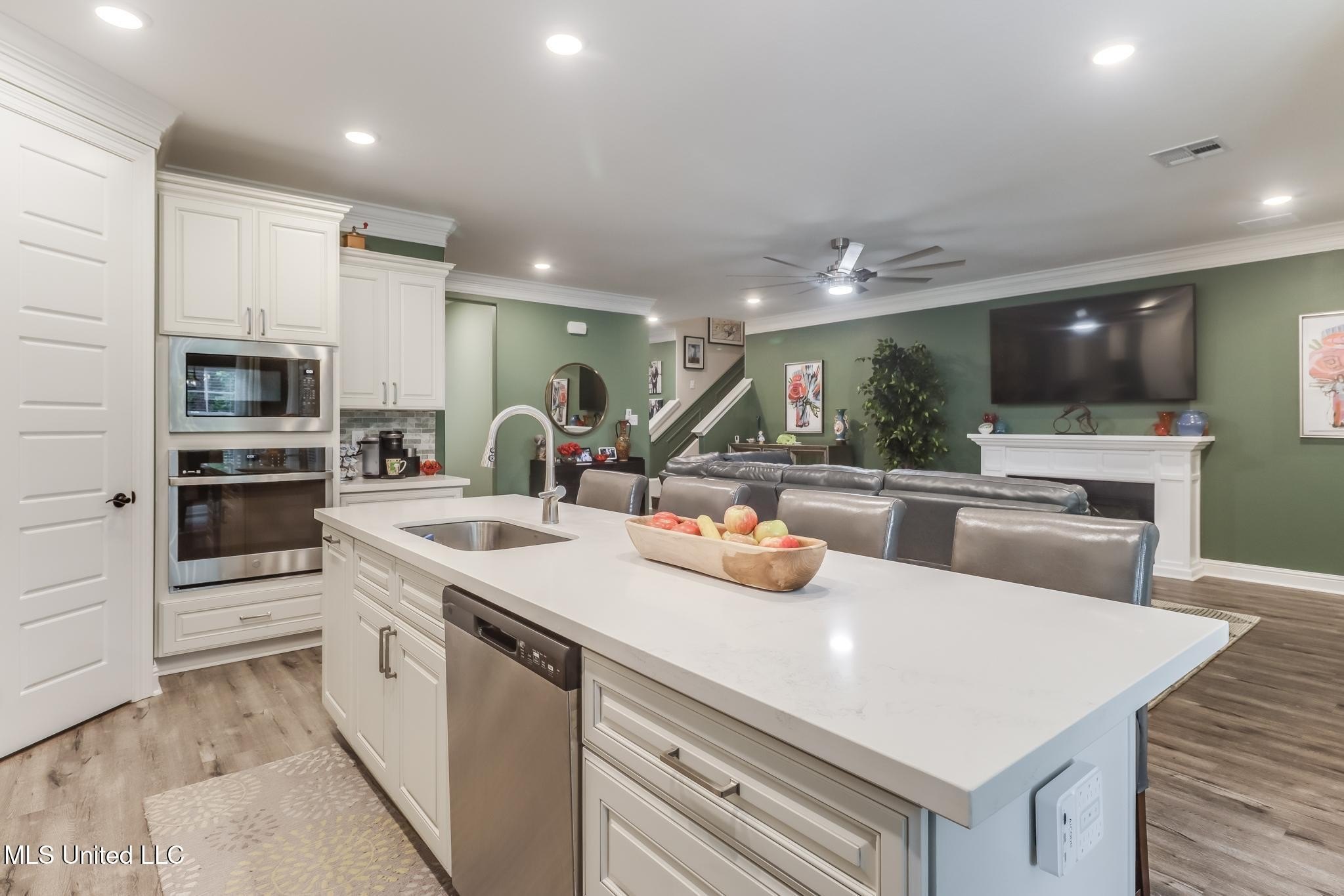 Gulfport, Mississippi, 39503, United States, 5 Bedrooms Bedrooms, ,3 BathroomsBathrooms,Residential,For Sale,1921142