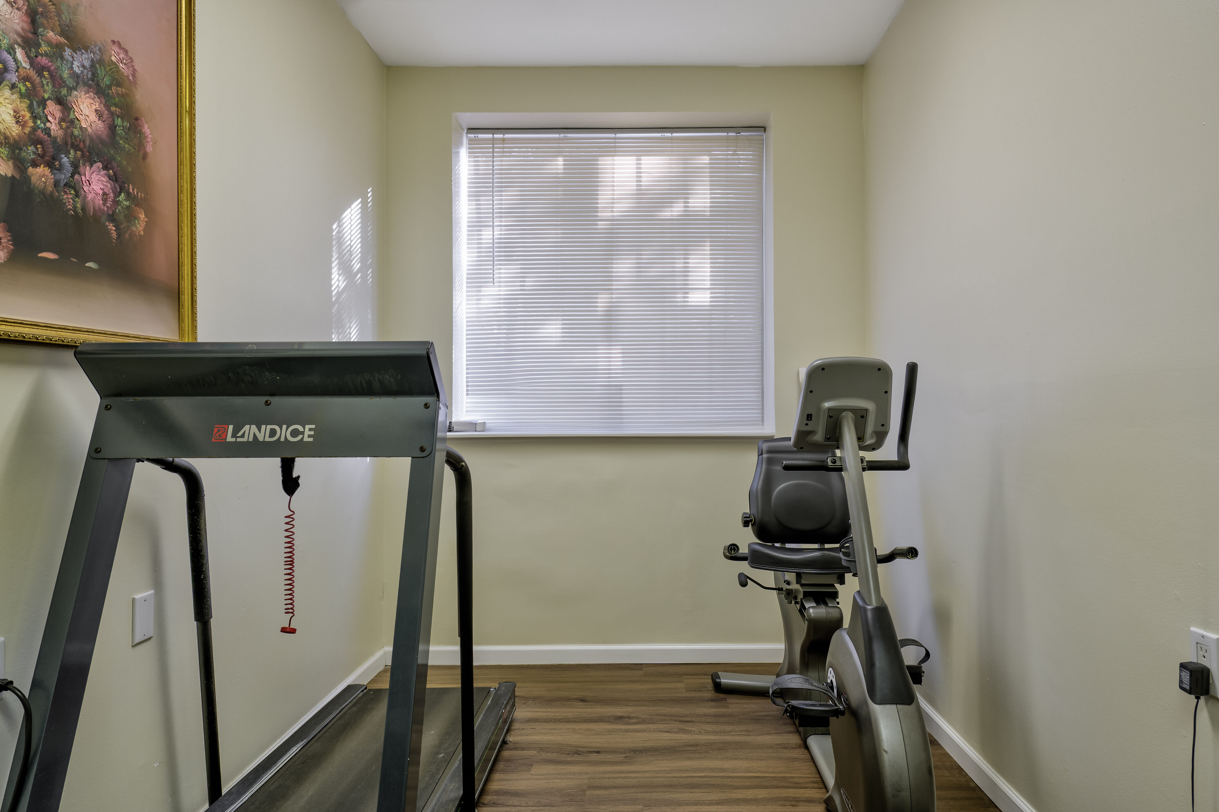  54 School Street, Westbury, NY, 11590 - 物件實景