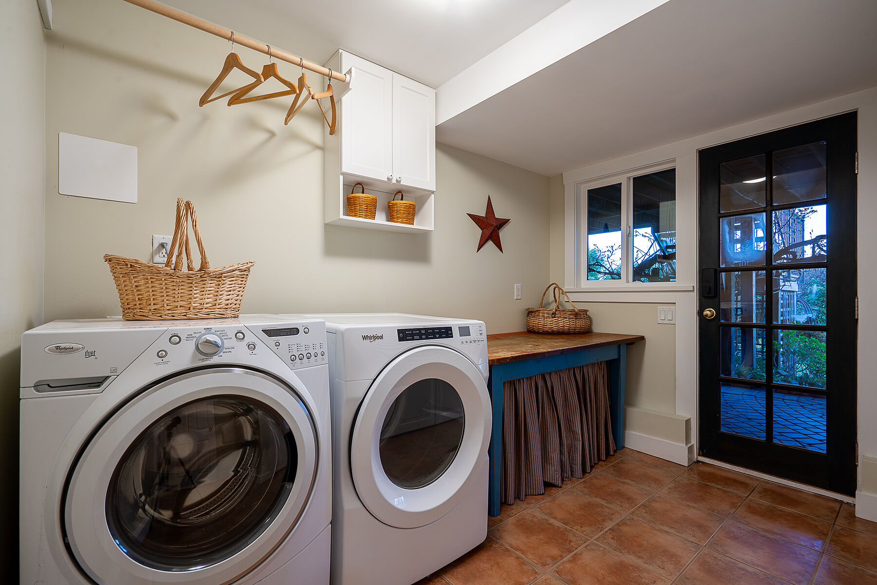  Ideal Dundarave Location - 物件實景