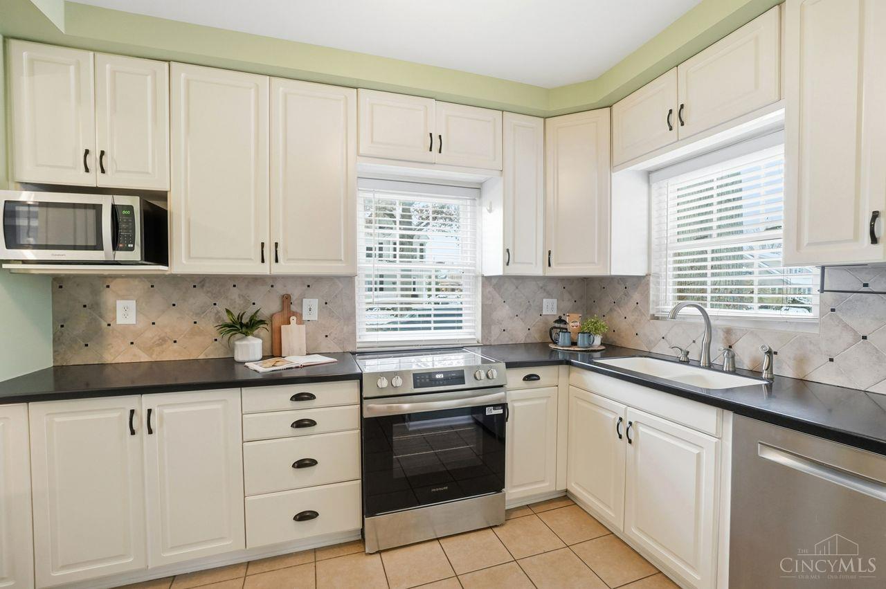 Cincinnati, Ohio, 45209, United States, 3 Bedrooms Bedrooms, ,4 BathroomsBathrooms,Residential,For Sale,2003338