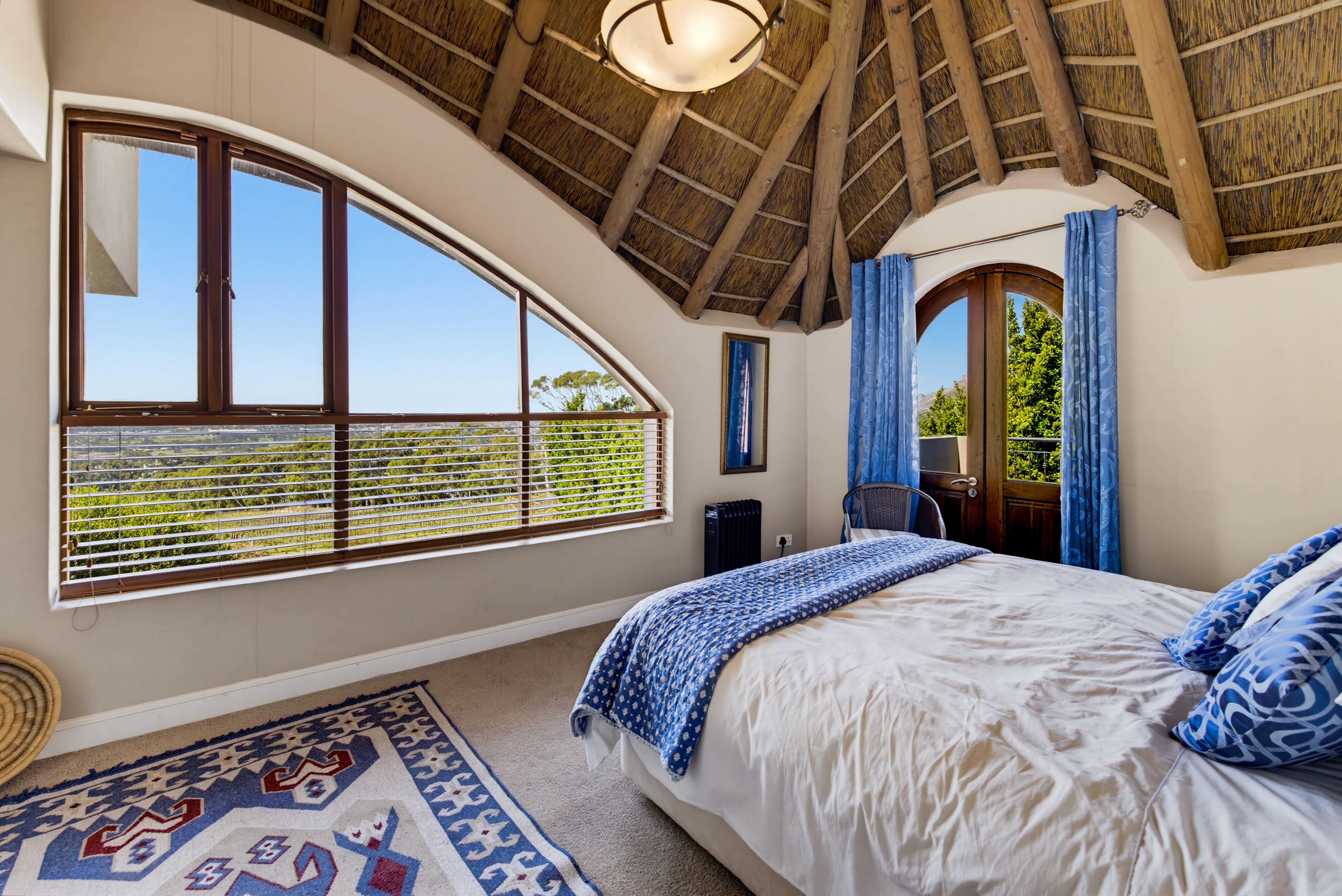  Elevated Family Living with Exceptional Mountain and Valley Views - 物件實景