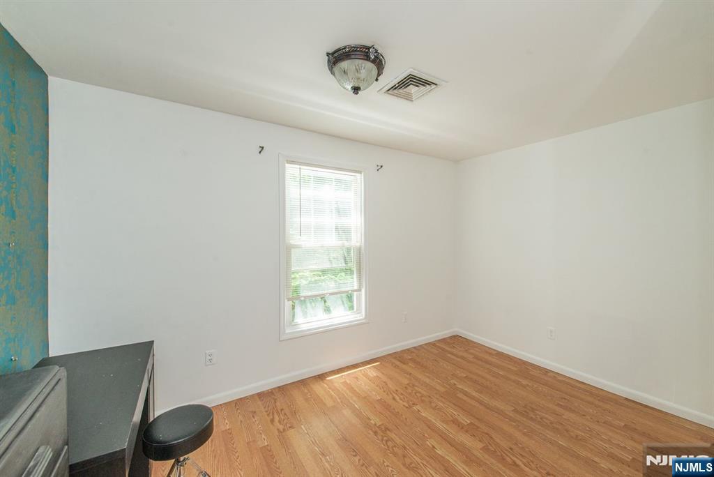 Pompton Lakes, New Jersey, 07442, United States, 3 Bedrooms Bedrooms, ,3 BathroomsBathrooms,Residential,For Sale,1875225