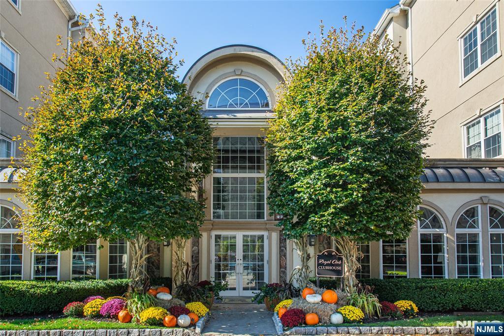 Clifton, New Jersey, 07013, United States, 2 Bedrooms Bedrooms, ,2 BathroomsBathrooms,Residential,For Sale,1971617