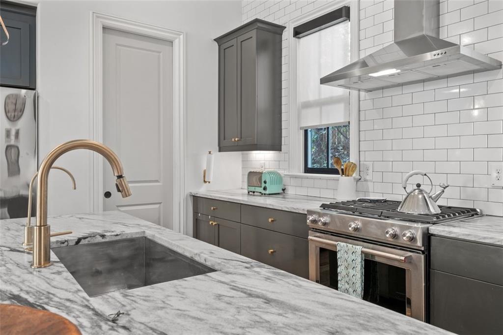 Atlanta, Georgia, 30324, United States, 3 Bedrooms Bedrooms, ,3 BathroomsBathrooms,Residential,For Sale,1948328