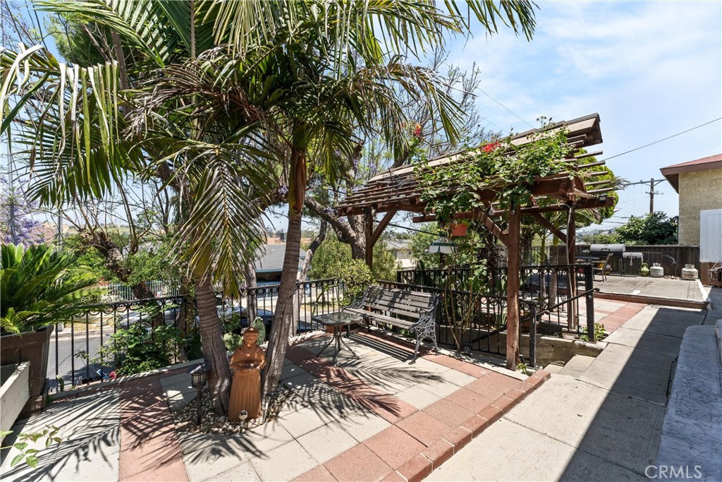 Los Angeles, California, 90033, United States, 4 Bedrooms Bedrooms, ,3 BathroomsBathrooms,Residential,For Sale,1834728