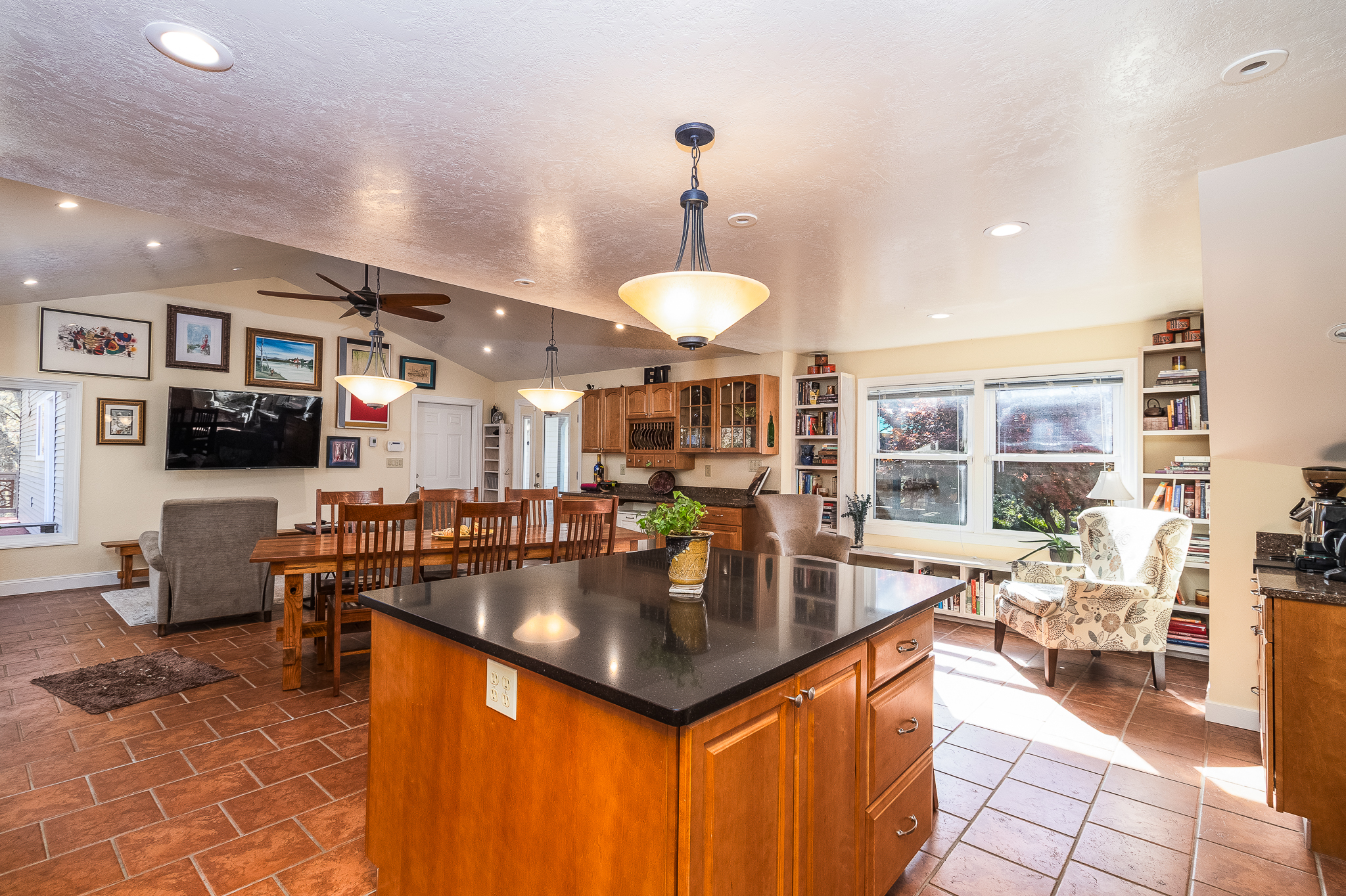 Charelston, Illinois, 61920, United States, 3 Bedrooms Bedrooms, ,3 BathroomsBathrooms,Residential,For Sale,1988576