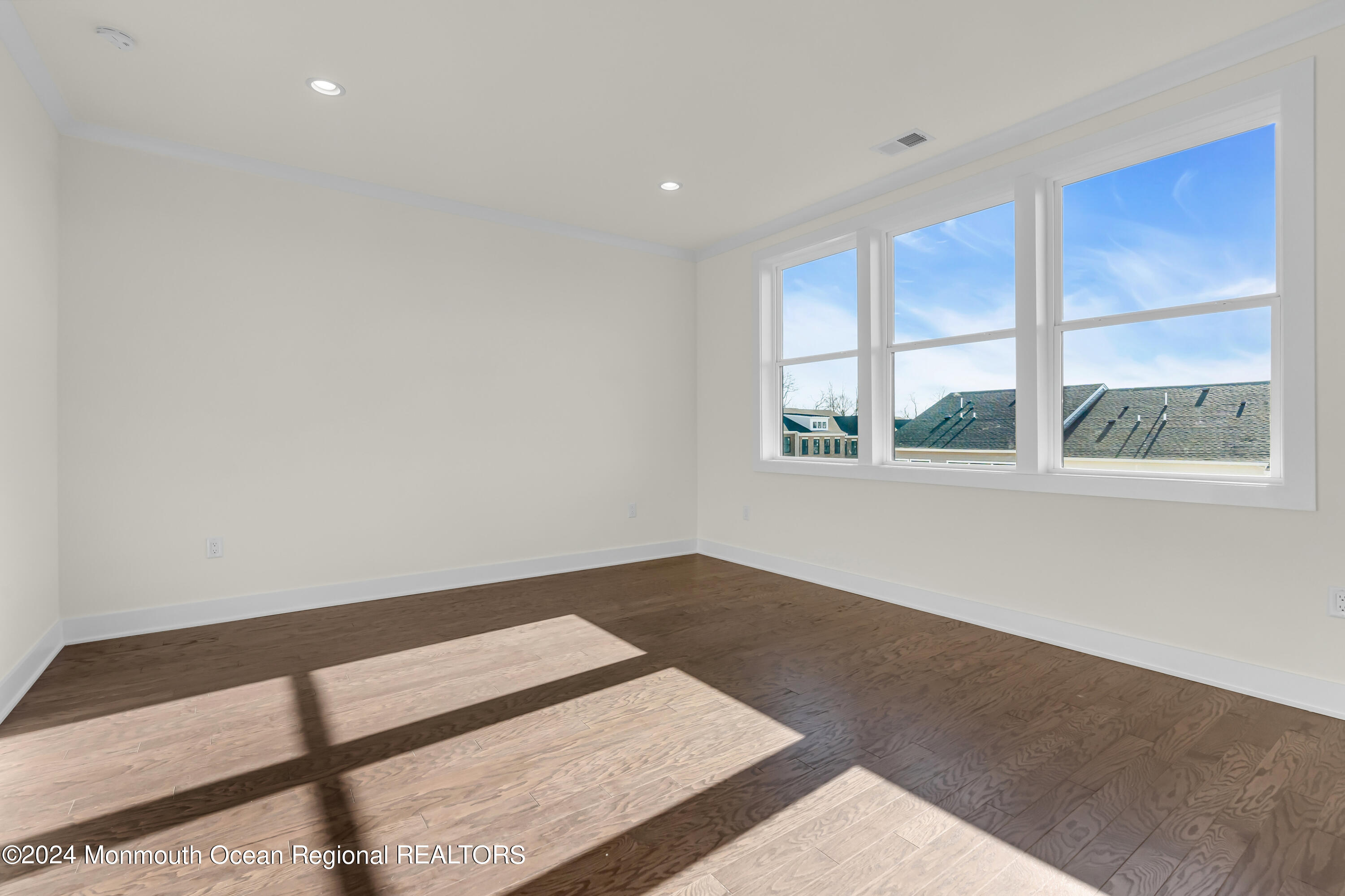 Middletown, New Jersey, 07748, United States, 4 Bedrooms Bedrooms, ,4 BathroomsBathrooms,Residential,For Sale,2001842