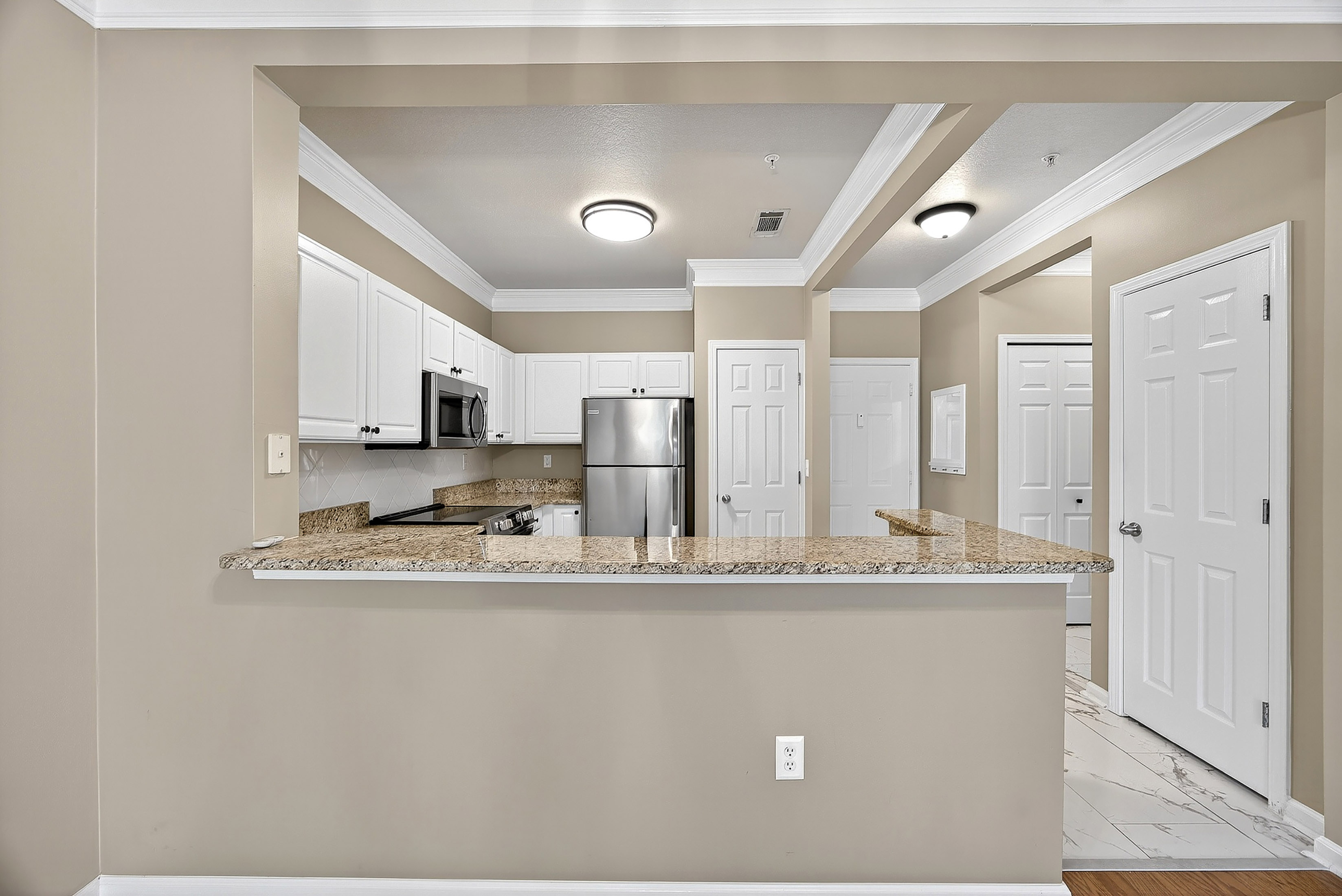  Updated Luxury Living in Madison Square - 物件實景