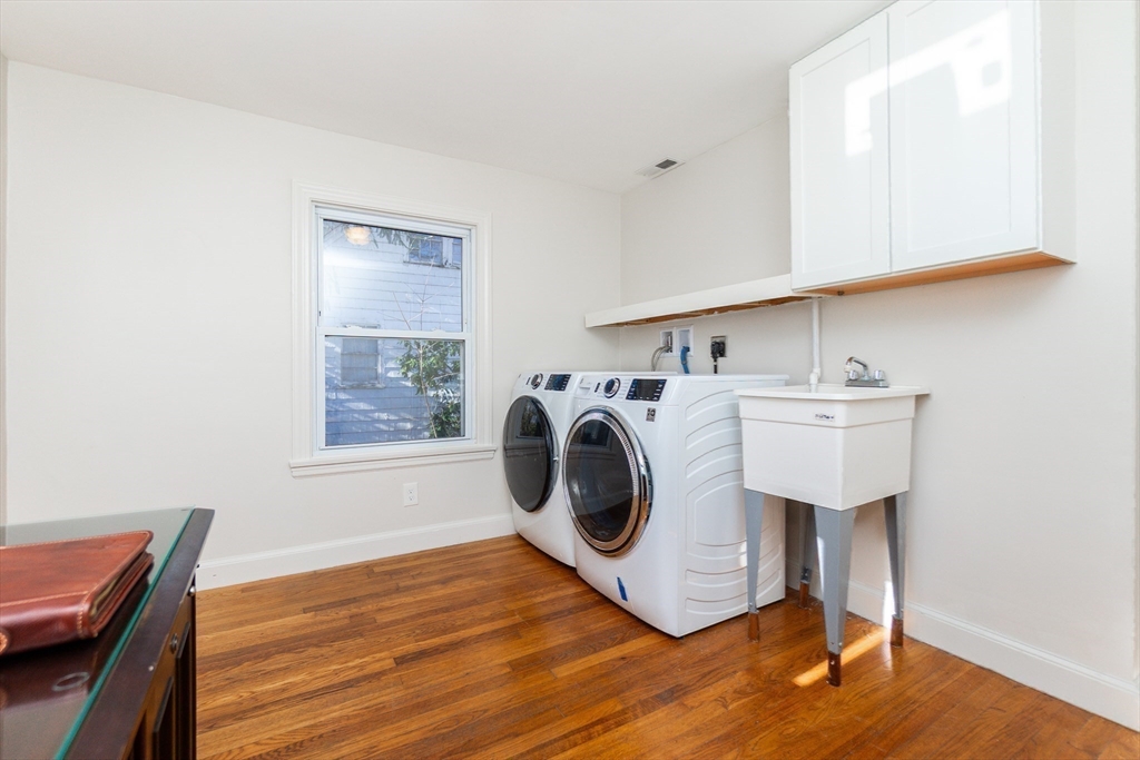 Peabody, Massachusetts, 01960, United States, 4 Bedrooms Bedrooms, ,3 BathroomsBathrooms,Residential,For Sale,1995158