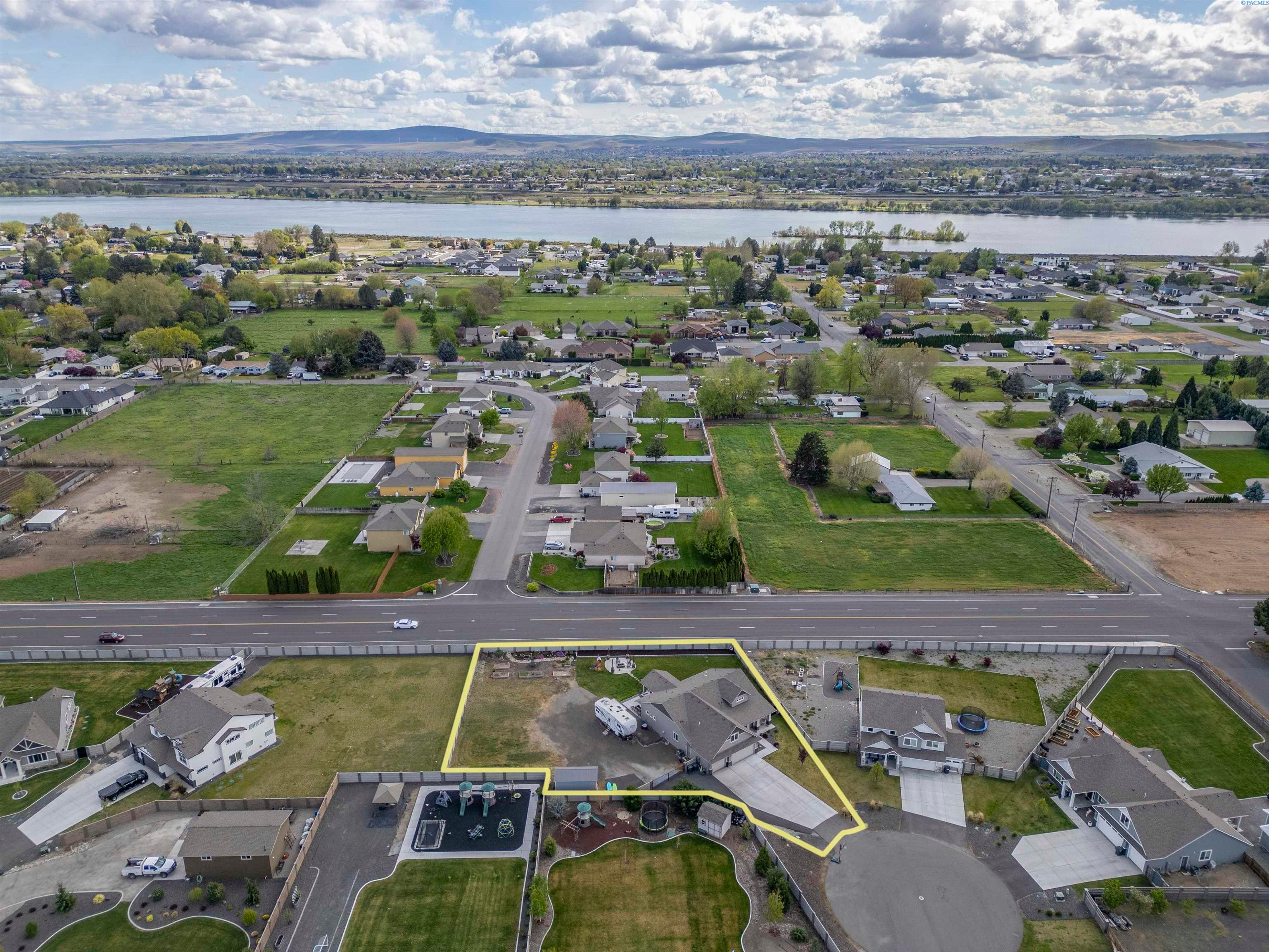 Pasco, Washington, 99301, United States, 4 Bedrooms Bedrooms, ,2 BathroomsBathrooms,Residential,For Sale,2036931