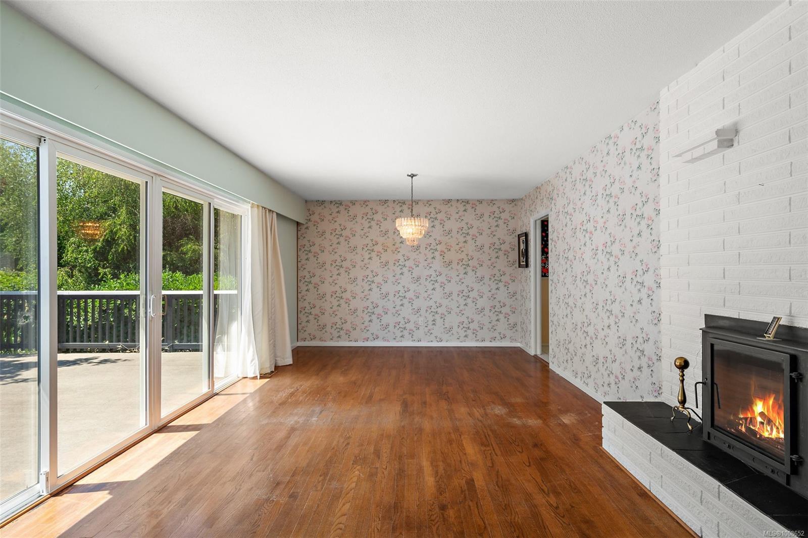 SAANICH, British Columbia, V8N 2E2, CA, 4 Bedrooms Bedrooms, ,Residential,For Sale,1949175