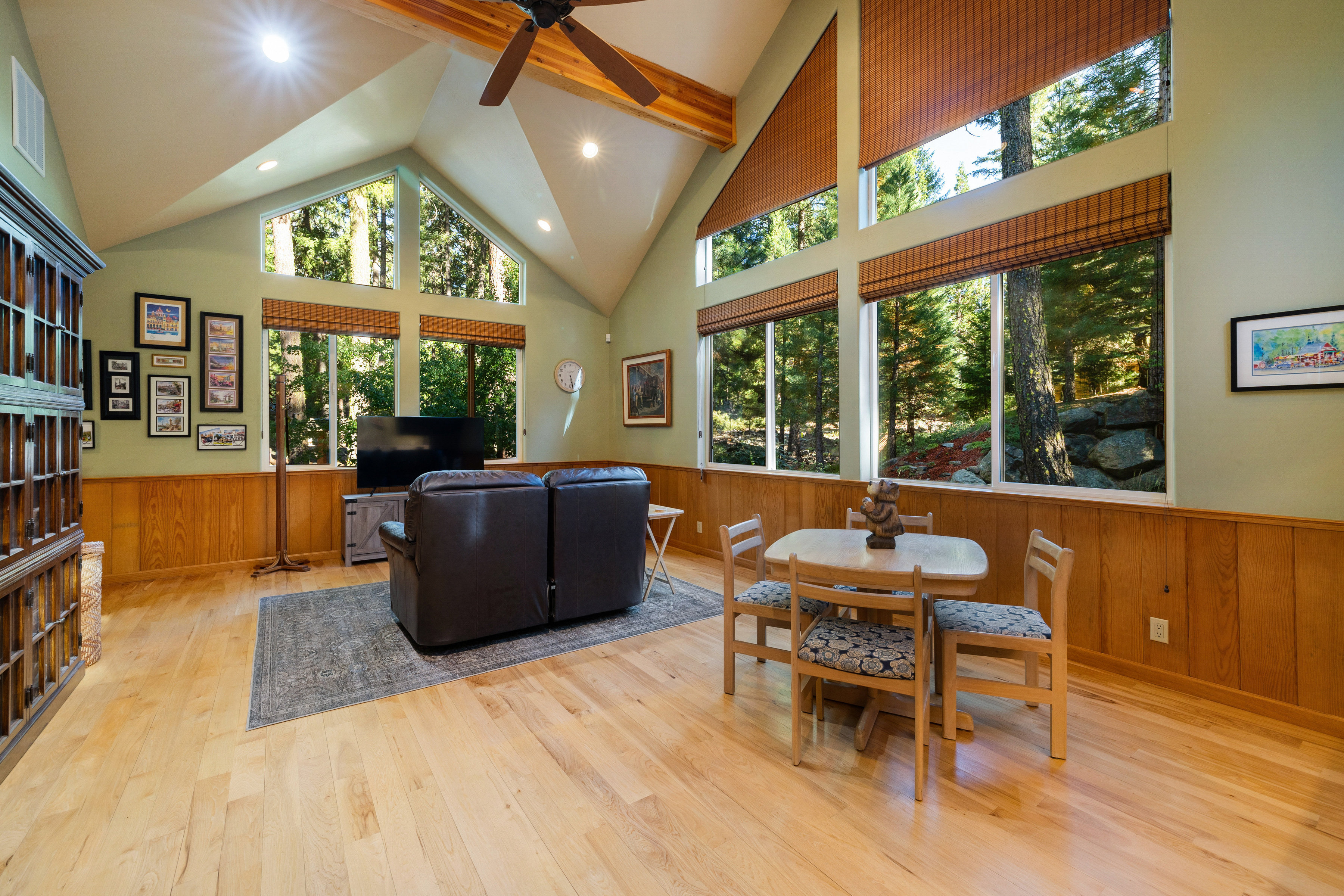  Luxury Mountain Retreat with Guest House on 1 Acre in the Heart of Graeagle - 物件實景