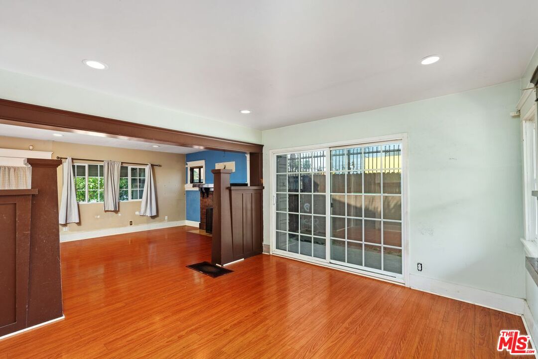 Los Angeles, California, 90043, United States, 3 Bedrooms Bedrooms, ,3 BathroomsBathrooms,Residential,For Sale,1818072