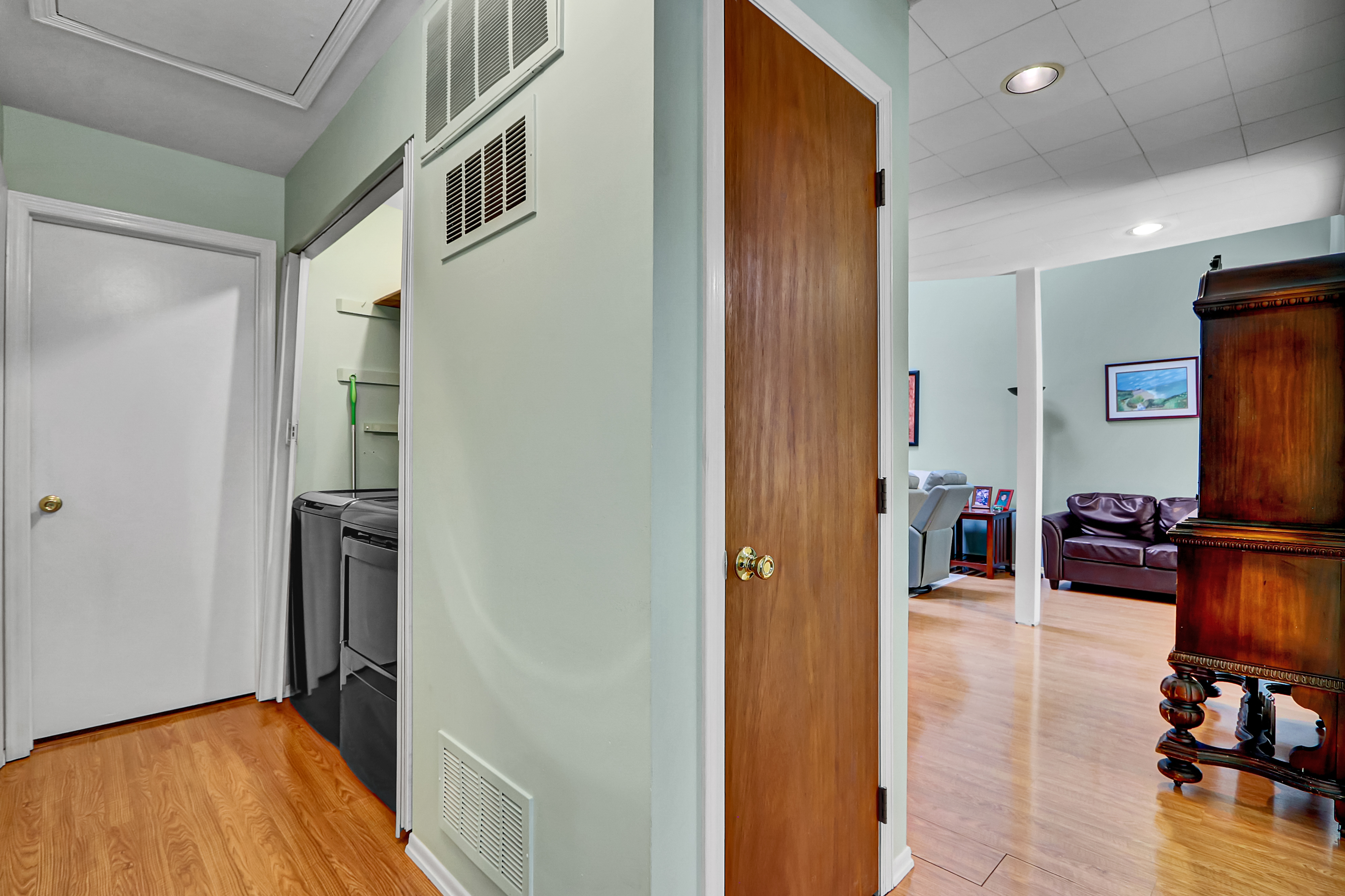 North Babylon, New York, 11703, United States, 2 Bedrooms Bedrooms, ,2 BathroomsBathrooms,Residential,For Sale,1943160