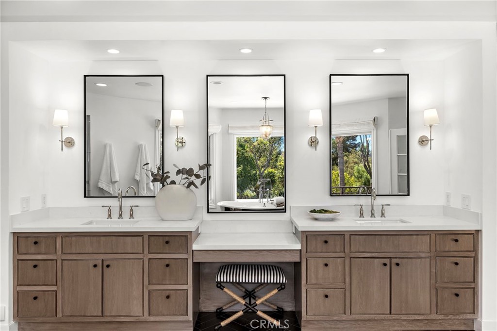 Laguna Hills, California, 92653, United States, 7 Bedrooms Bedrooms, ,5 BathroomsBathrooms,Residential,For Sale,1941687