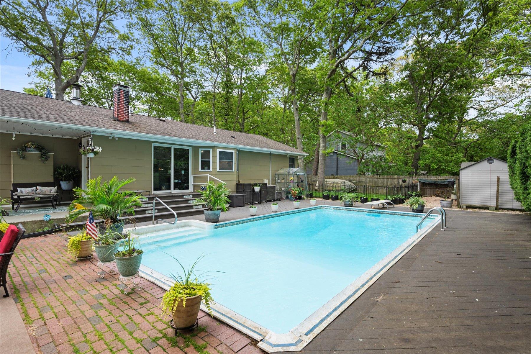 East Moriches, New York, 11940, United States, 3 Bedrooms Bedrooms, ,1 BathroomBathrooms,Residential,For Sale,1837952