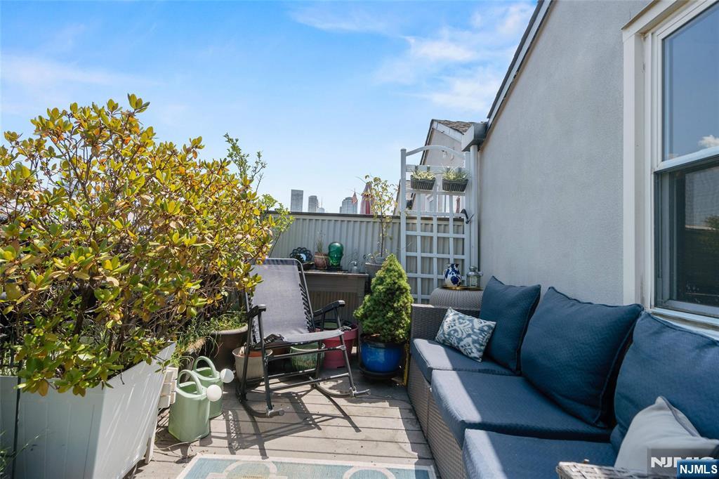Jersey City, New Jersey, 07302, United States, 2 Bedrooms Bedrooms, ,2 BathroomsBathrooms,Residential,For Sale,1927201