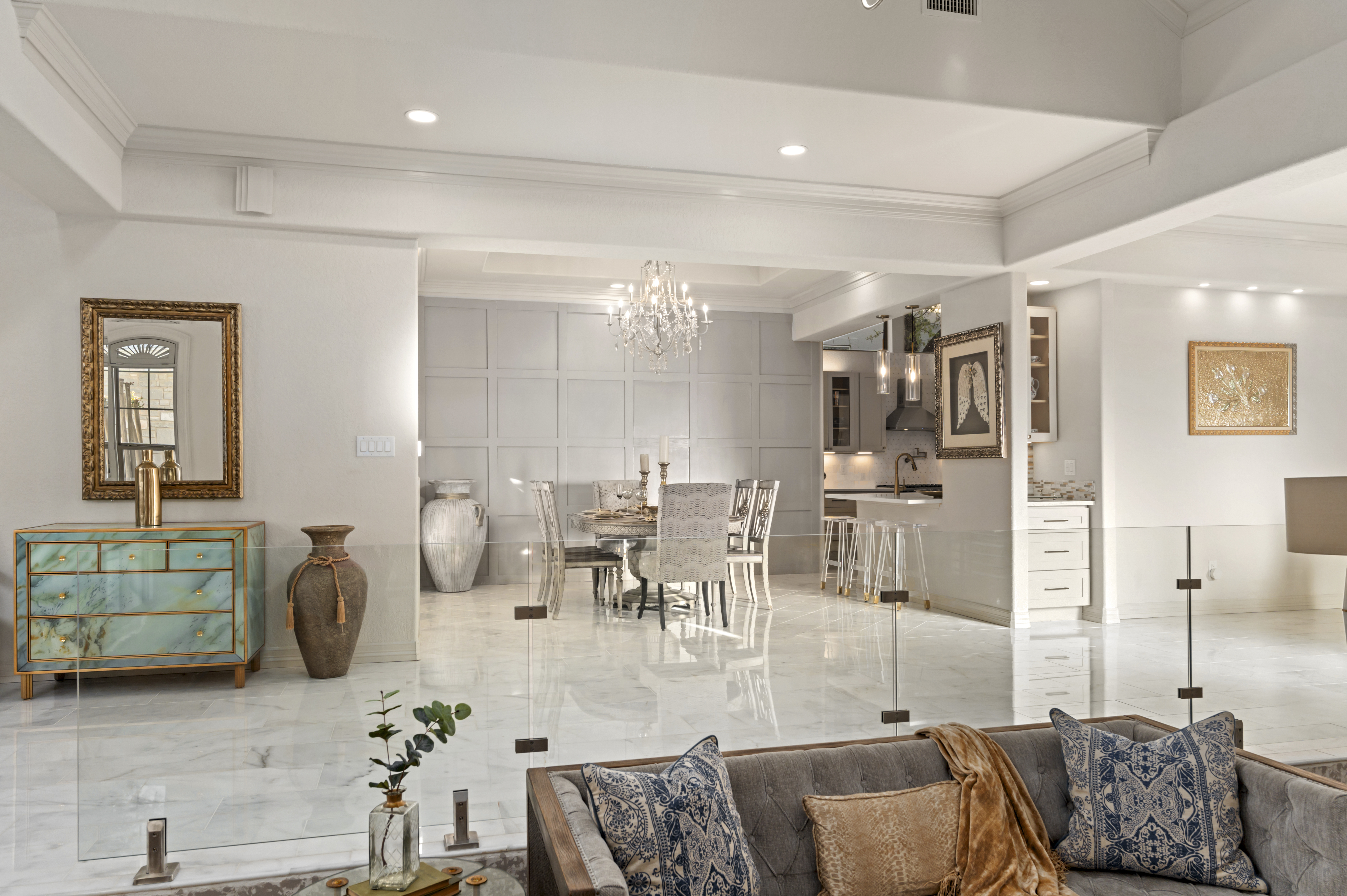  Updated Home with Captivating Interior Features - 物件實景