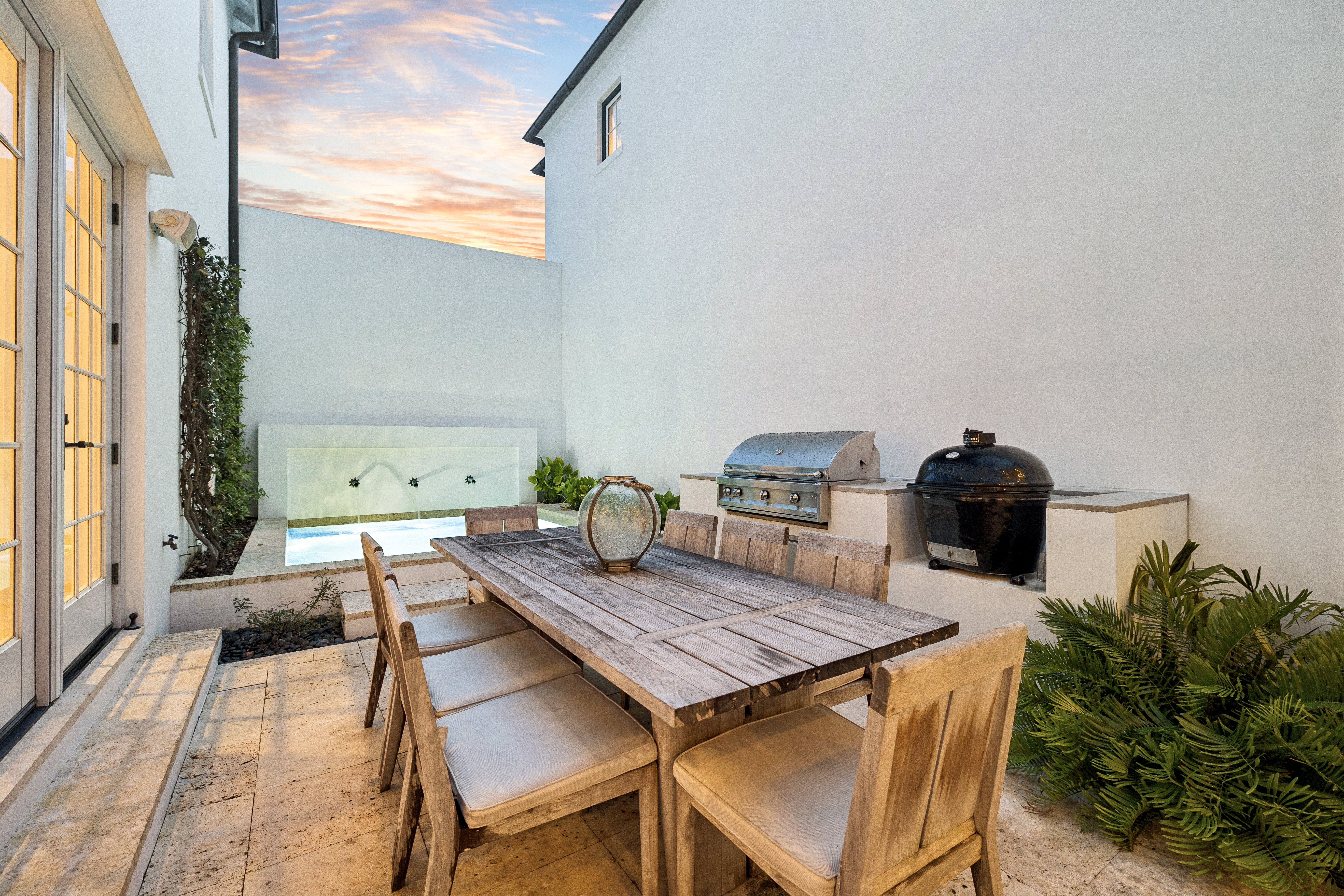  Courtyard Retreat with Dual Primary Suites in Coastal Community - 物件實景