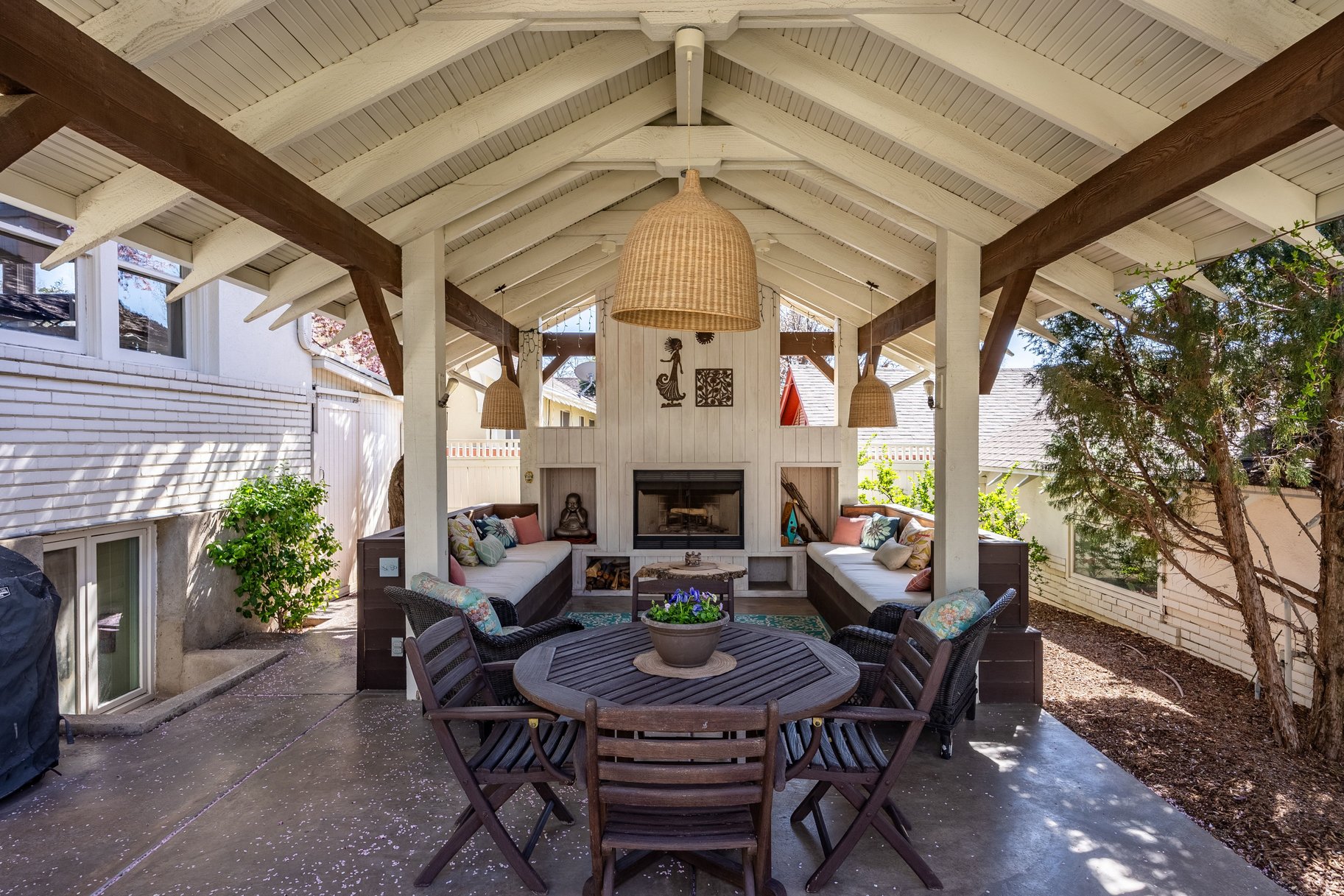  Timeless Bungalow with Enjoyable Outdoor Living - 物件實景