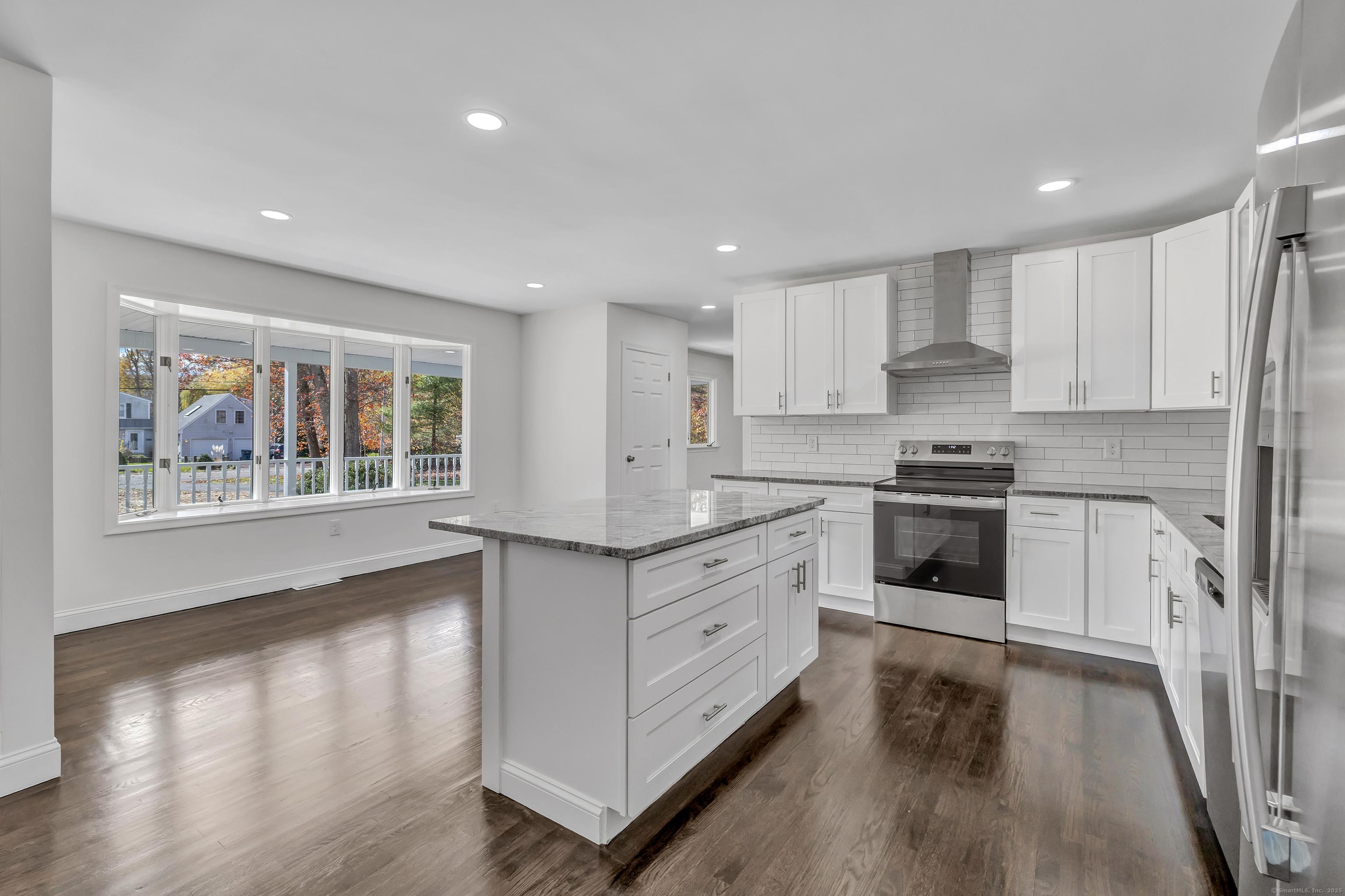 Hamden, Connecticut, 06518, United States, 3 Bedrooms Bedrooms, ,2 BathroomsBathrooms,Residential,For Sale,1987116