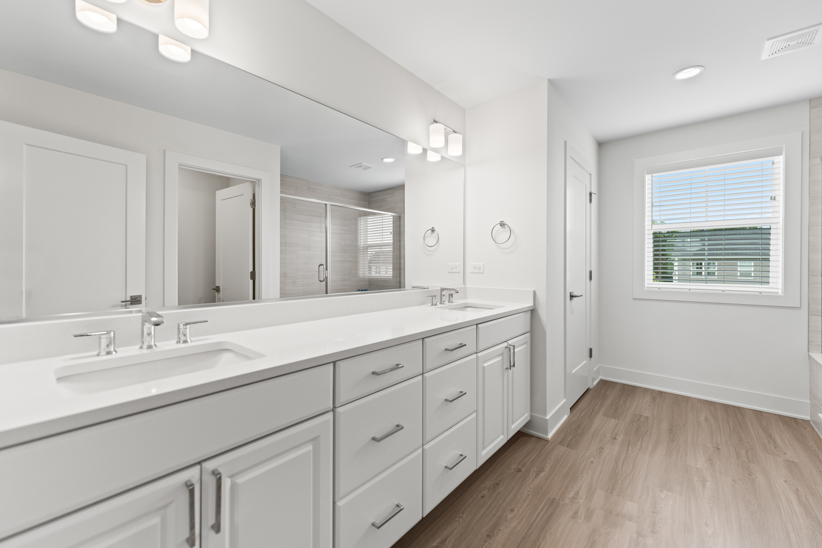 Elgin, Illinois, 60124, United States, 4 Bedrooms Bedrooms, ,3 BathroomsBathrooms,Residential,For Sale,1941075