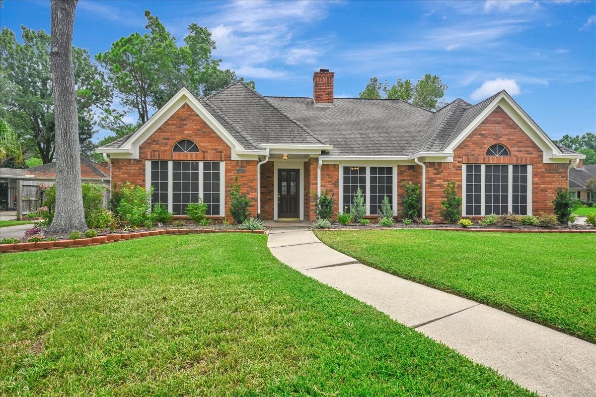 Roaring Rapids Dr, Houston, TX 77059
