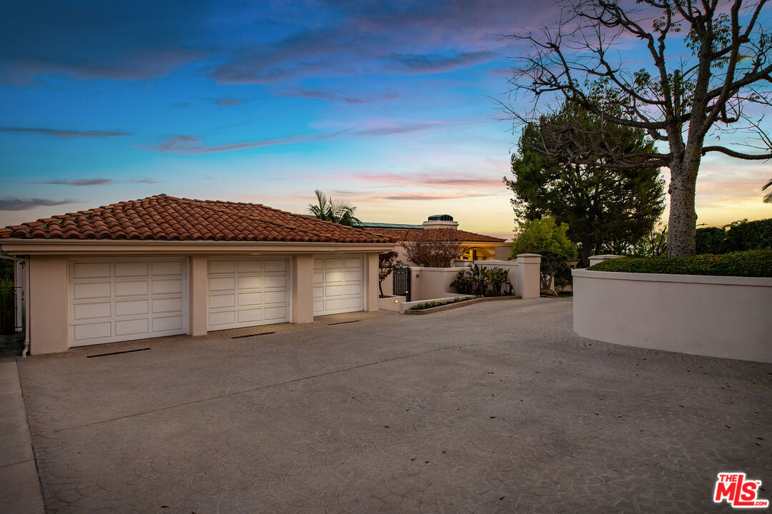 Beverly Hills, California, 90210, United States, 5 Bedrooms Bedrooms, ,4 BathroomsBathrooms,Residential,For Sale,1991118