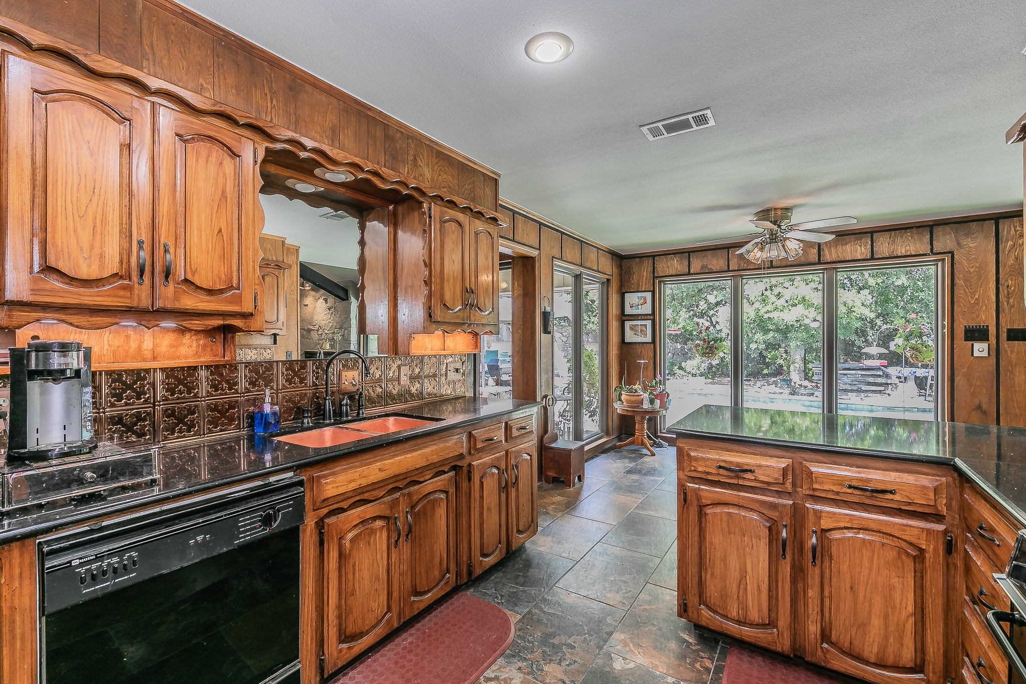 Arlington, Texas, 76012, United States, 3 Bedrooms Bedrooms, ,3 BathroomsBathrooms,Residential,For Sale,1976983