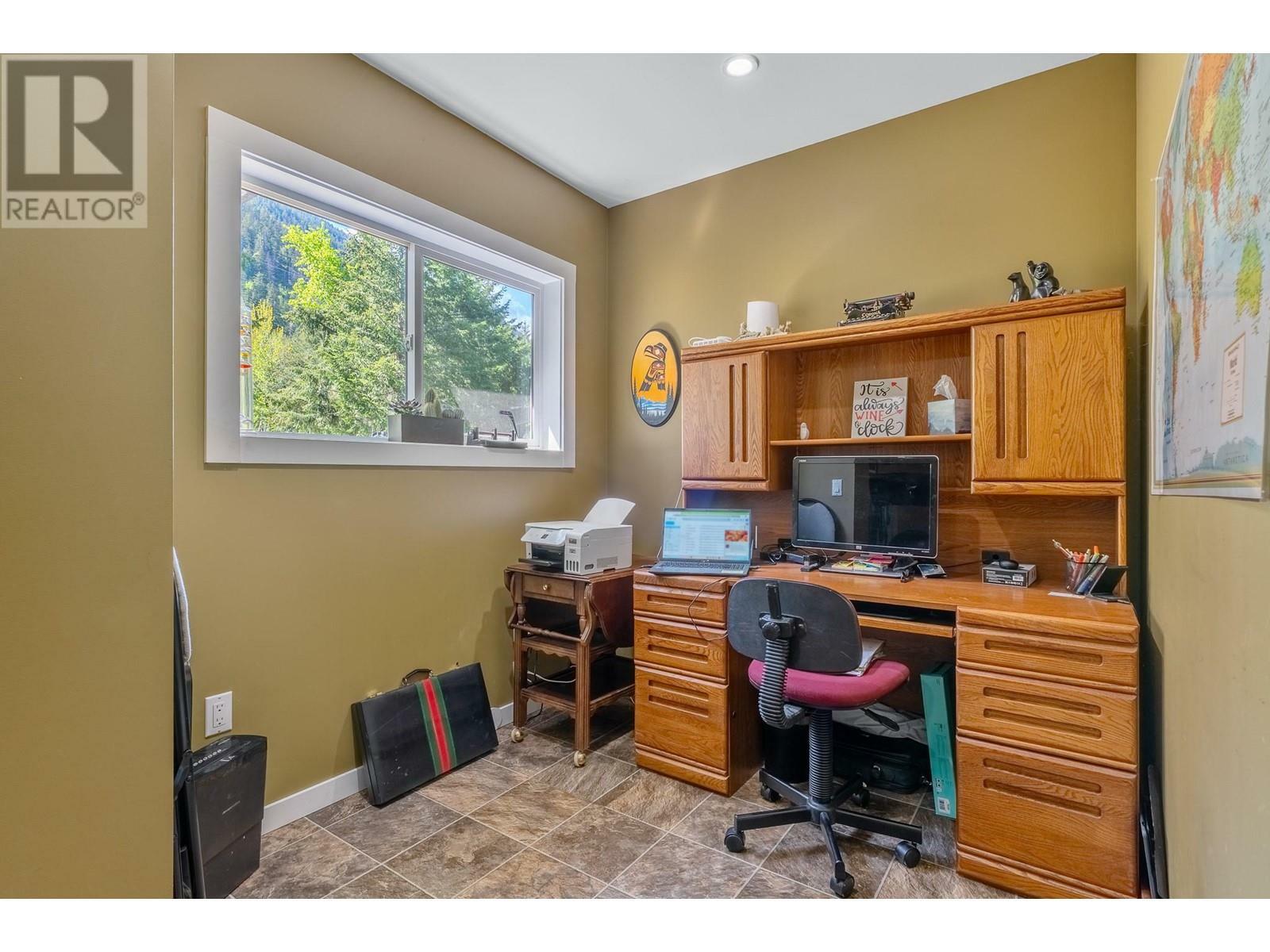 SALMON ARM, British Columbia, V1E 3A4, CA, 4 Bedrooms Bedrooms, ,2 BathroomsBathrooms,Residential,For Sale,1838776