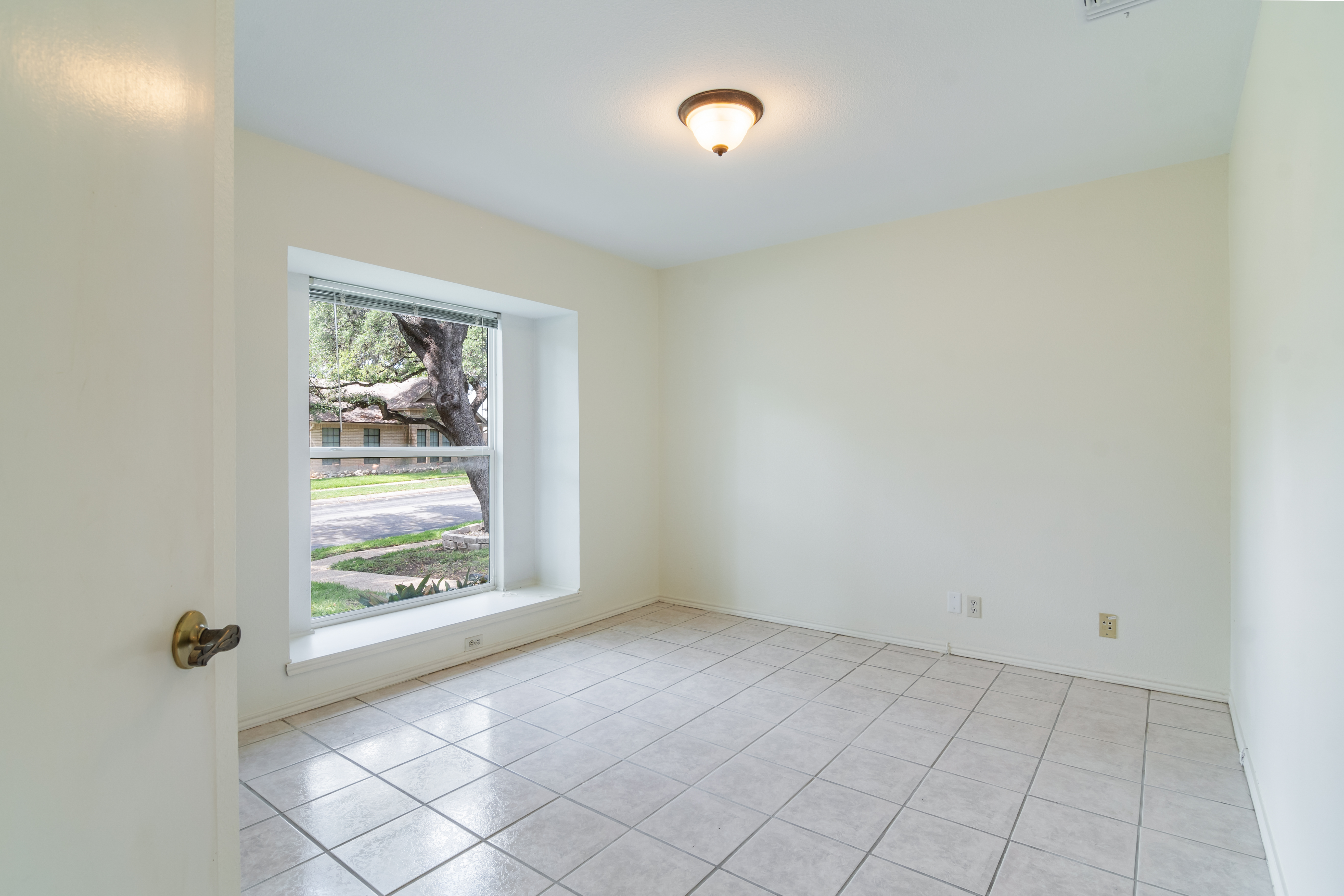  Spacious Woodridge Gem with Fireplace - 物件實景