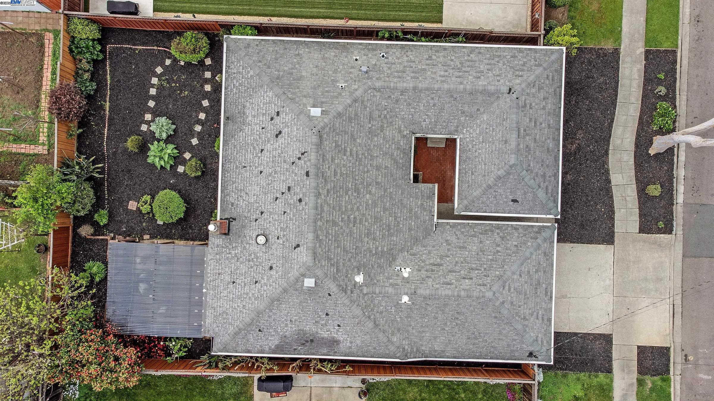 Hayward, California, 94544, United States, 6 Bedrooms Bedrooms, ,2 BathroomsBathrooms,Residential,For Sale,1868213