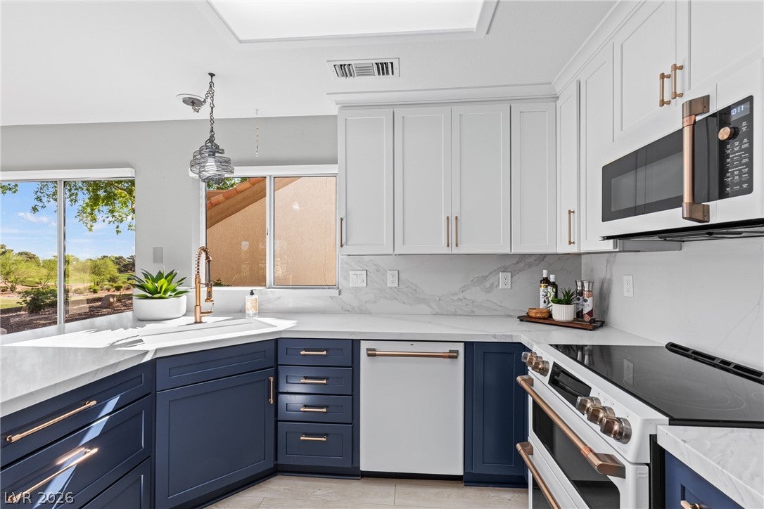 Las Vegas, Nevada, 89134, United States, 2 Bedrooms Bedrooms, ,2 BathroomsBathrooms,Residential,For Sale,2031210