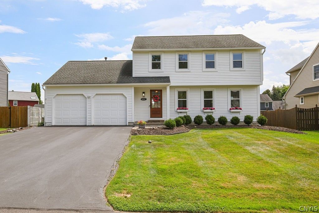 Mayfair Cir, Liverpool, NY 13090