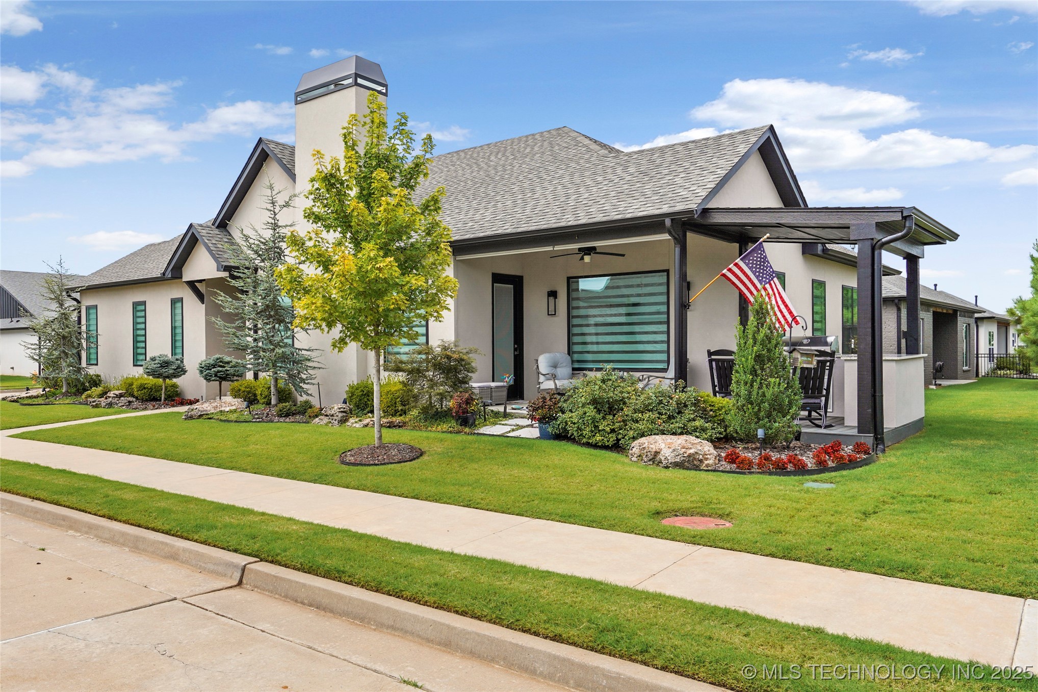 Tulsa, Oklahoma, 74132, United States, 2 Bedrooms Bedrooms, ,2 BathroomsBathrooms,Residential,For Sale,1926160
