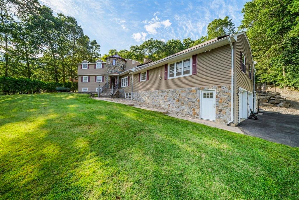 Ludlow, Massachusetts, 01056, United States, 3 Bedrooms Bedrooms, ,2 BathroomsBathrooms,Residential,For Sale,1936866
